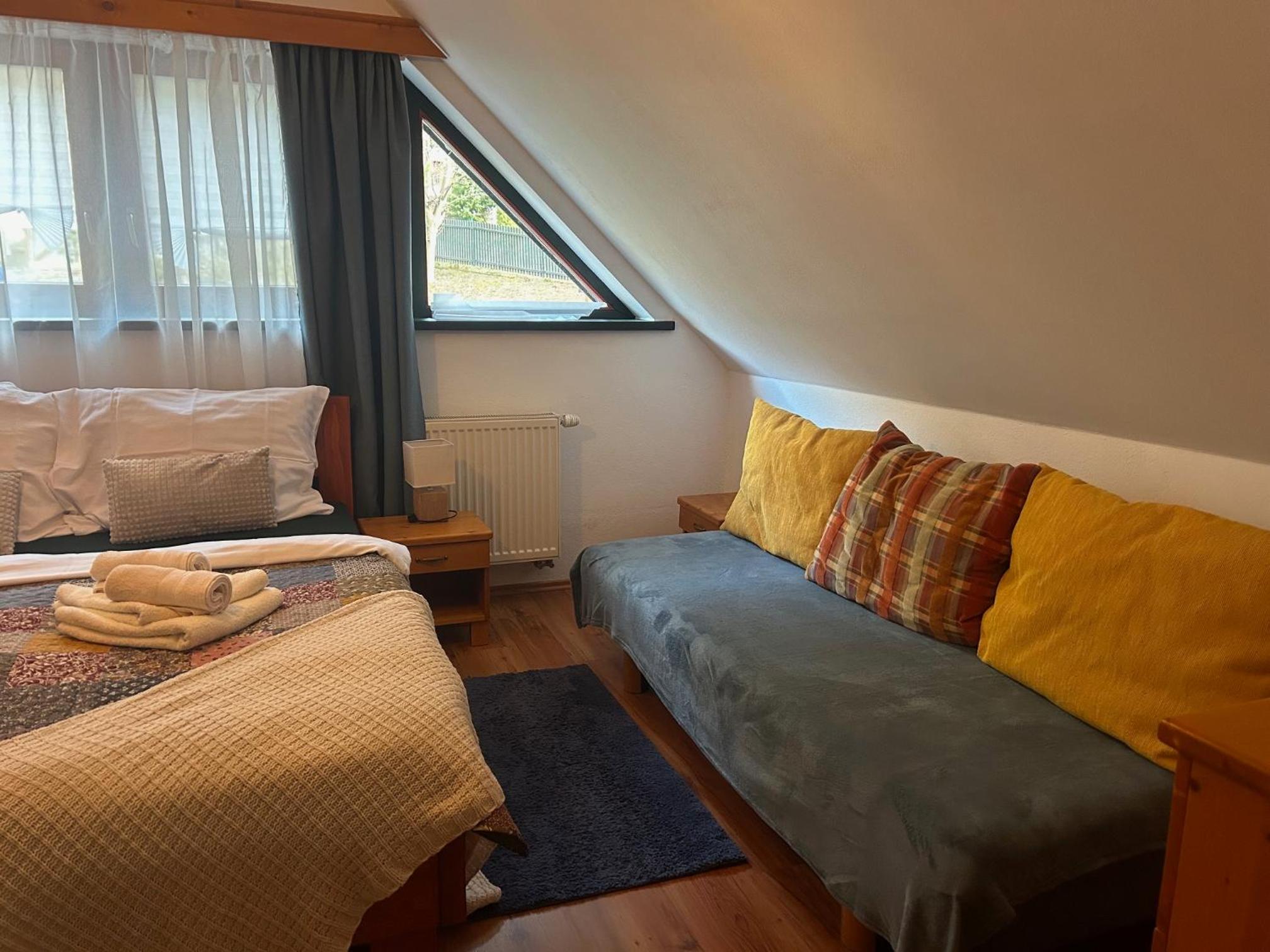 Quadruple Room with Bathroom - Photo 7