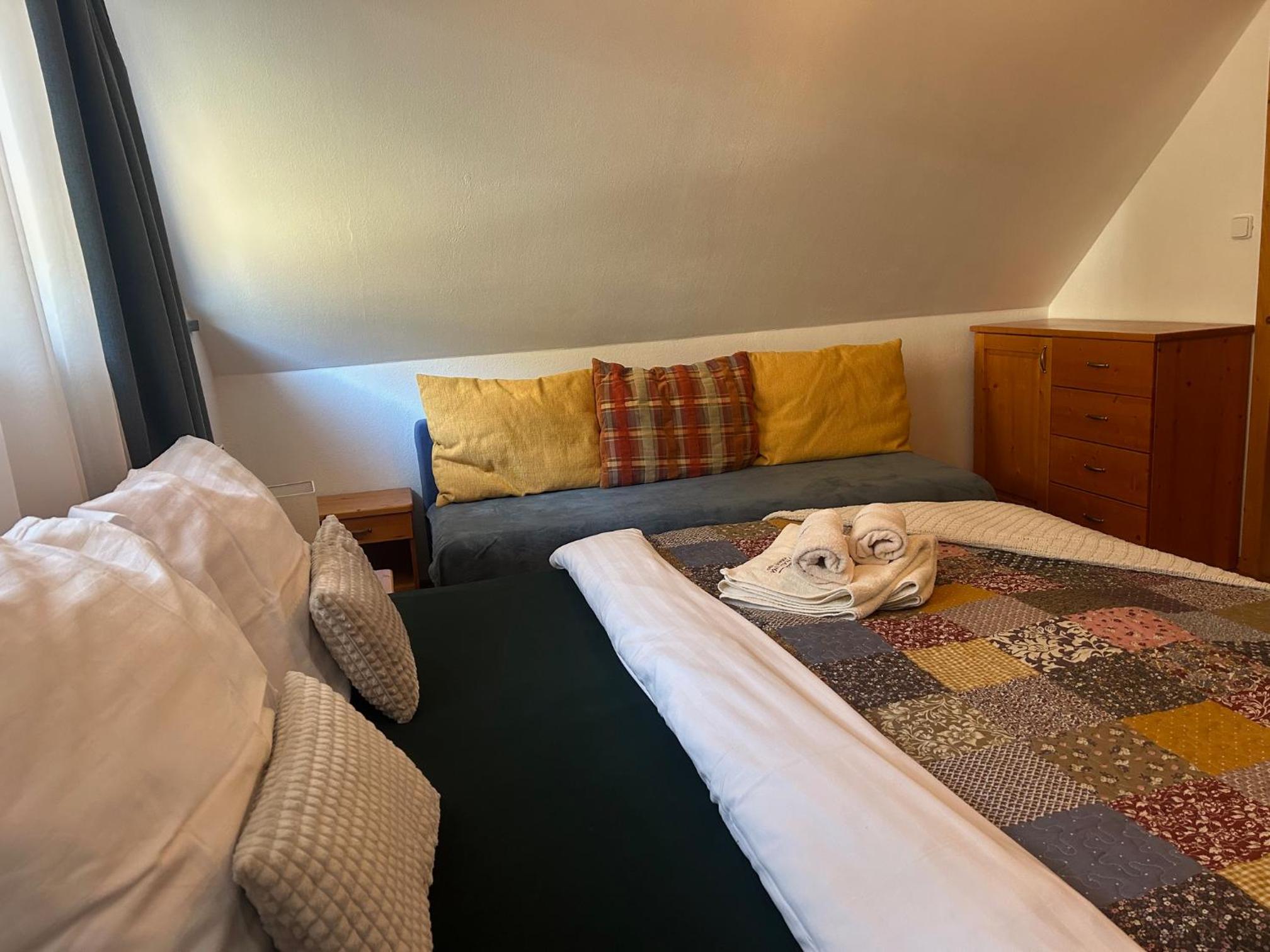 Quadruple Room with Bathroom - Photo 6