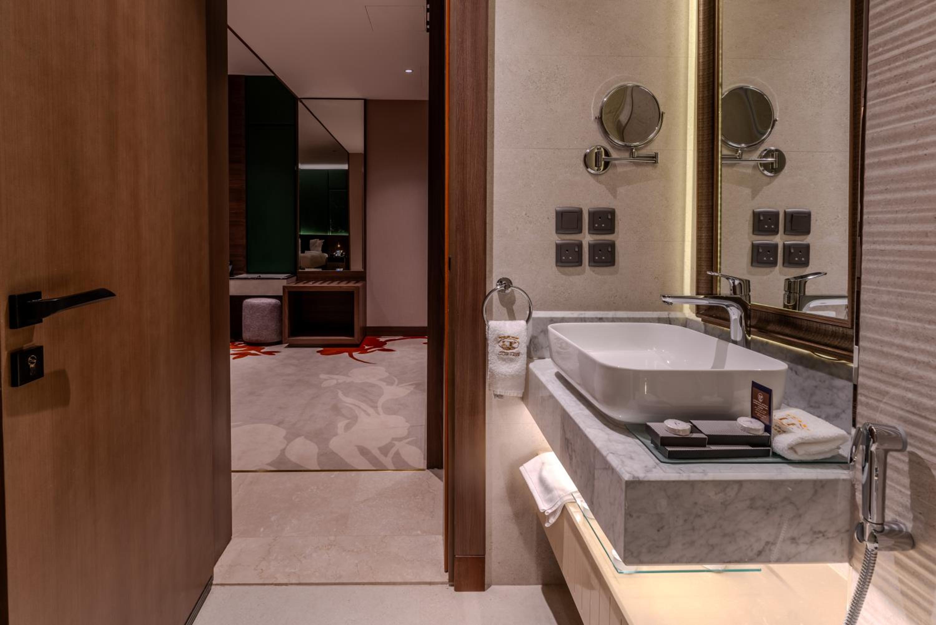 Deluxe Suite photo 2
