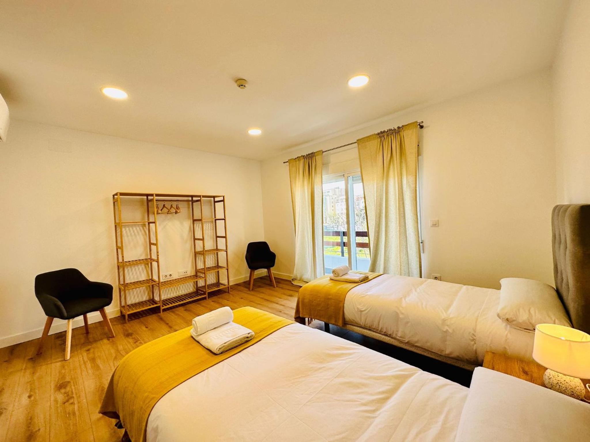 Apartment with Balcony photo 2