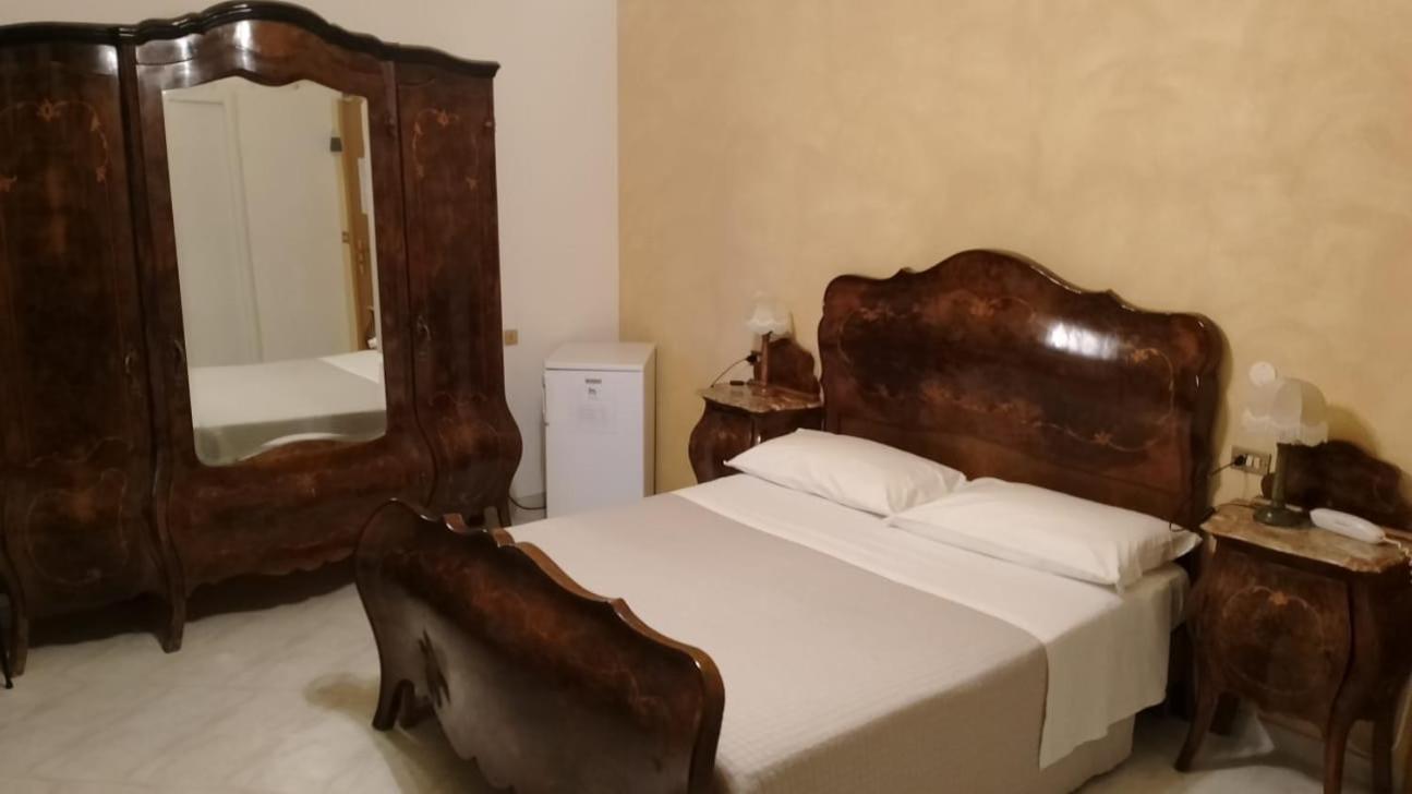 Standard Double or Twin Room - Photo 3