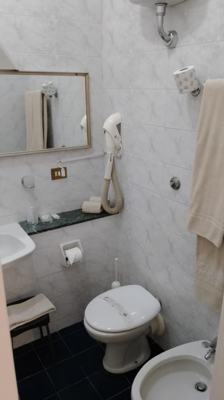 Standard Double or Twin Room - Photo 7