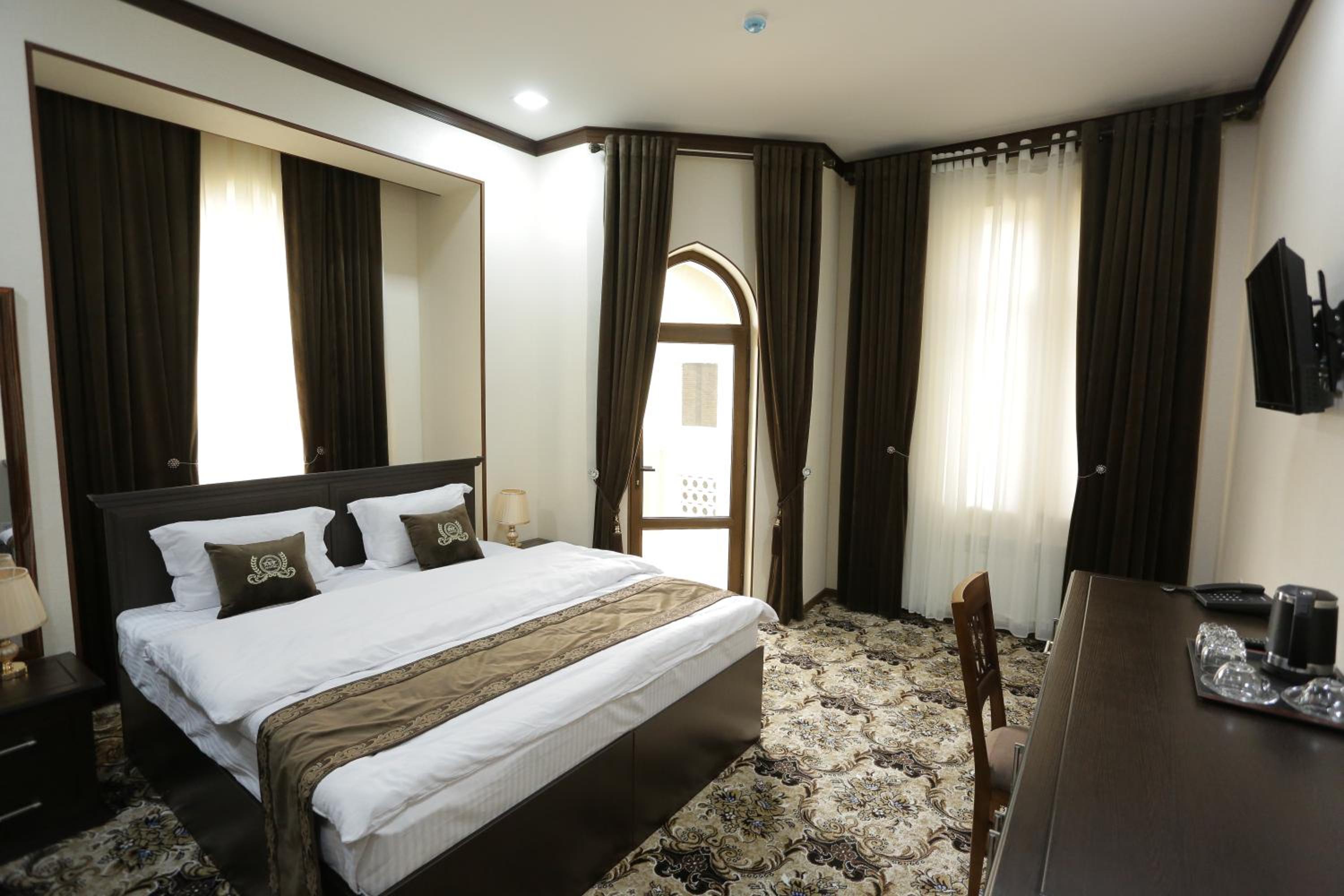 Large Double Room photo 1