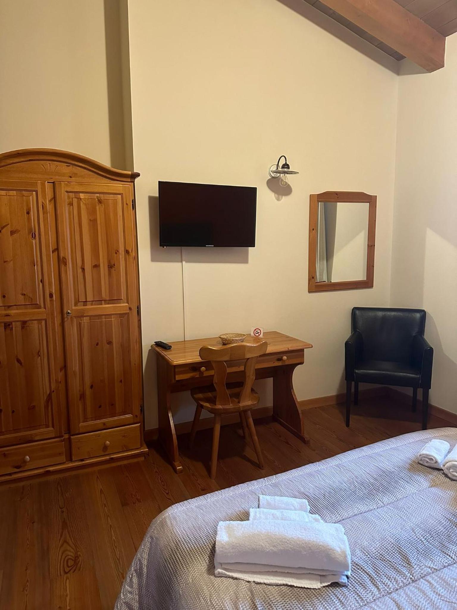 Double Room with Private Bathroom photo 2