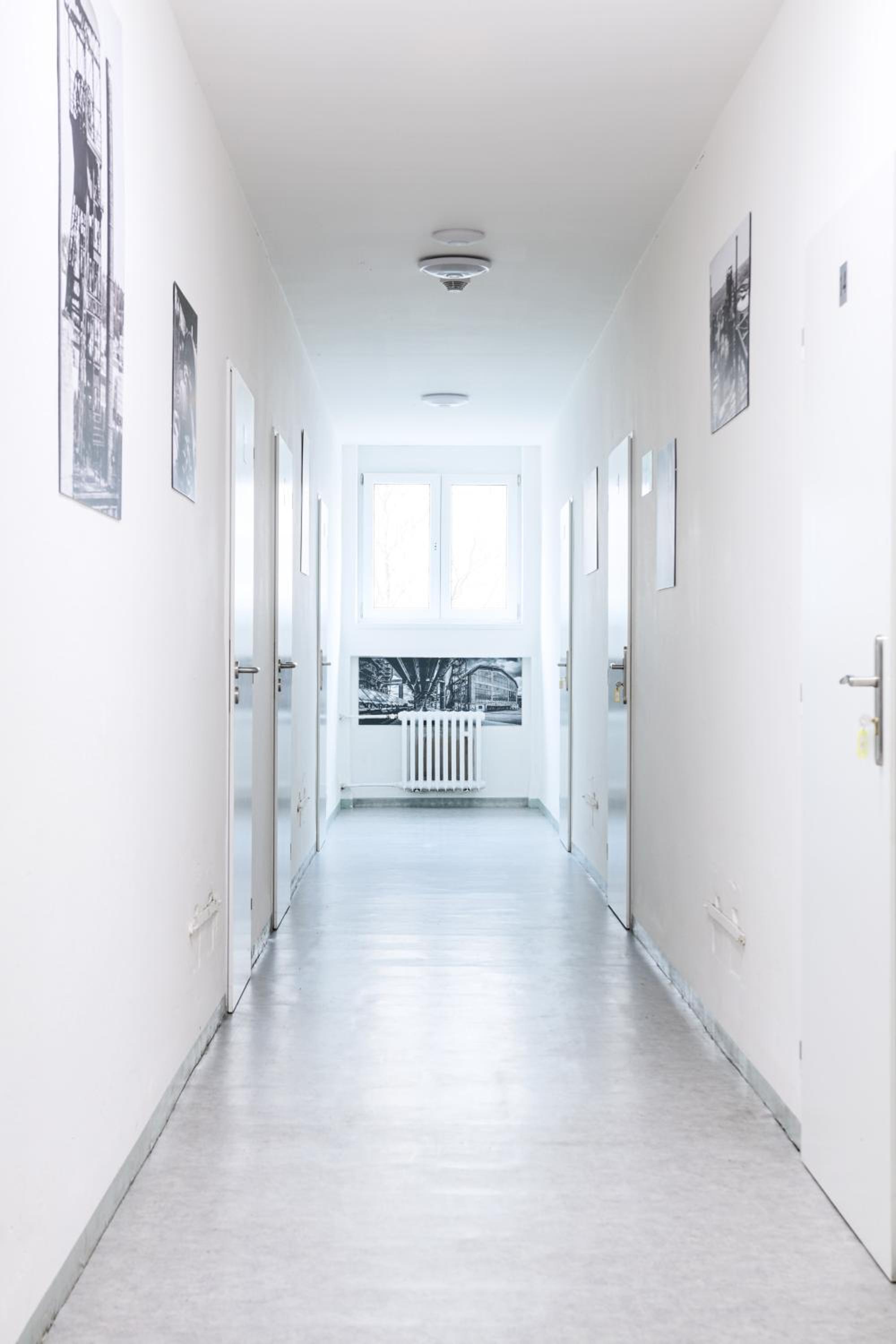 Twin Room - Photo 12