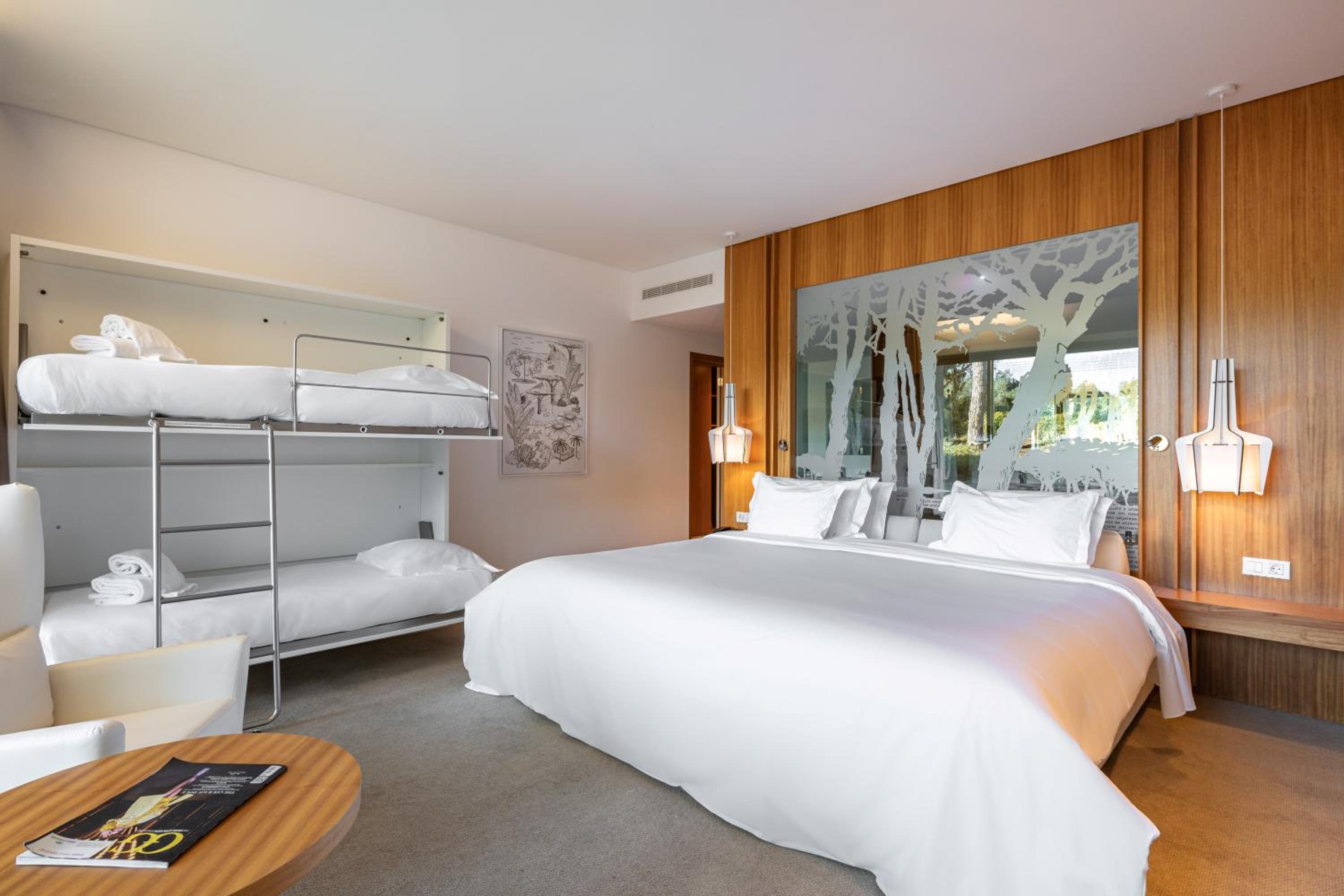 Quarto Deluxe (2 adultos + 2 crianças)
