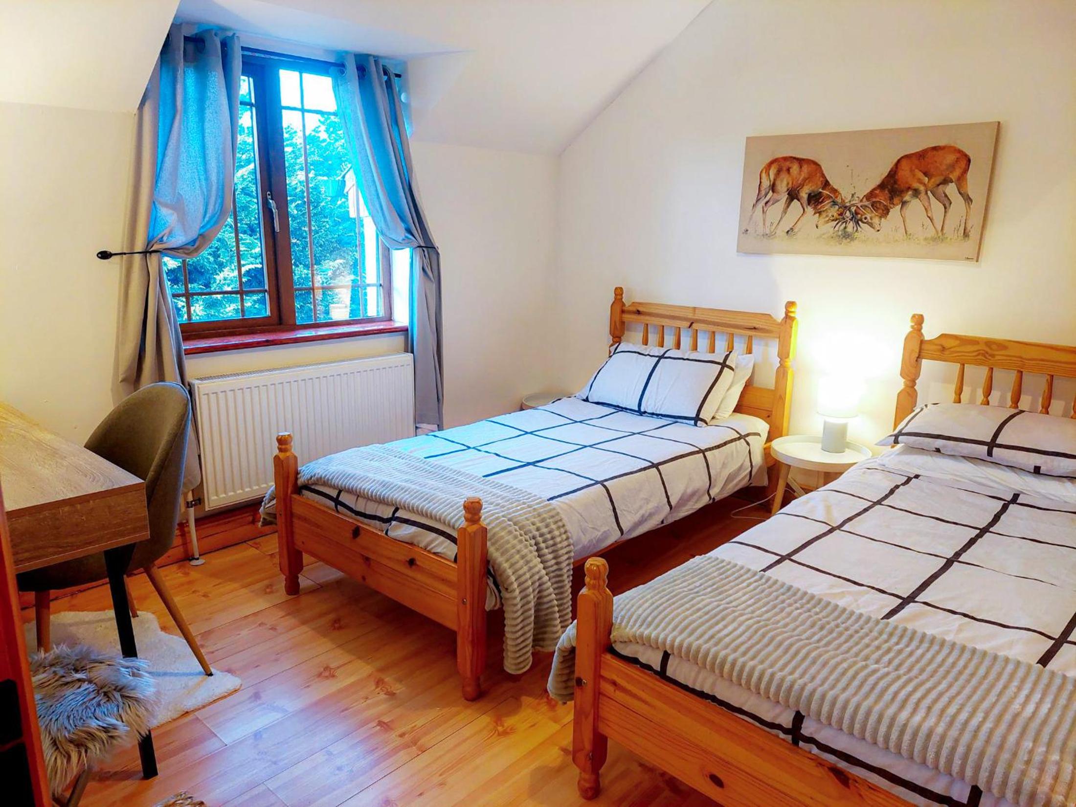 Five-Bedroom House photo 3