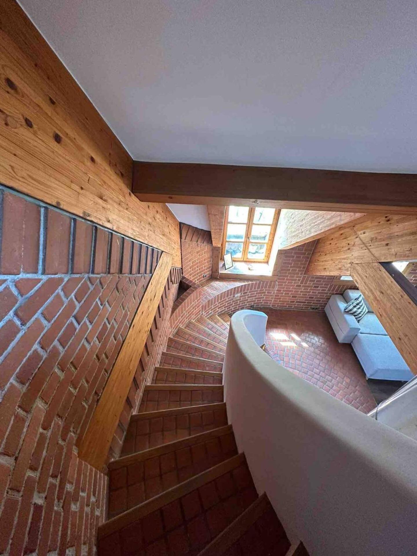 Apartment - Split Level photo 2