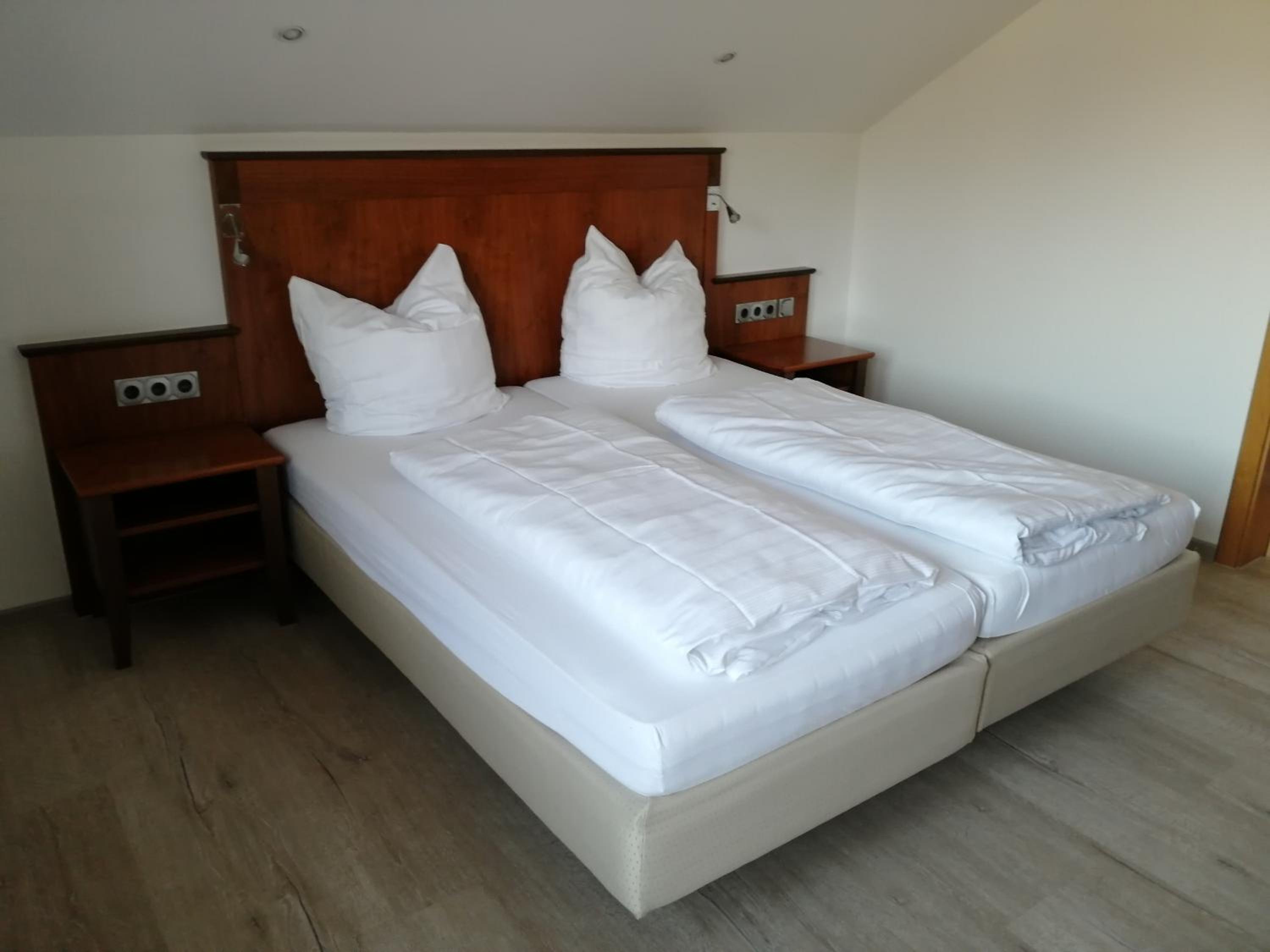 Double Room with Private Bathroom - Photo 3