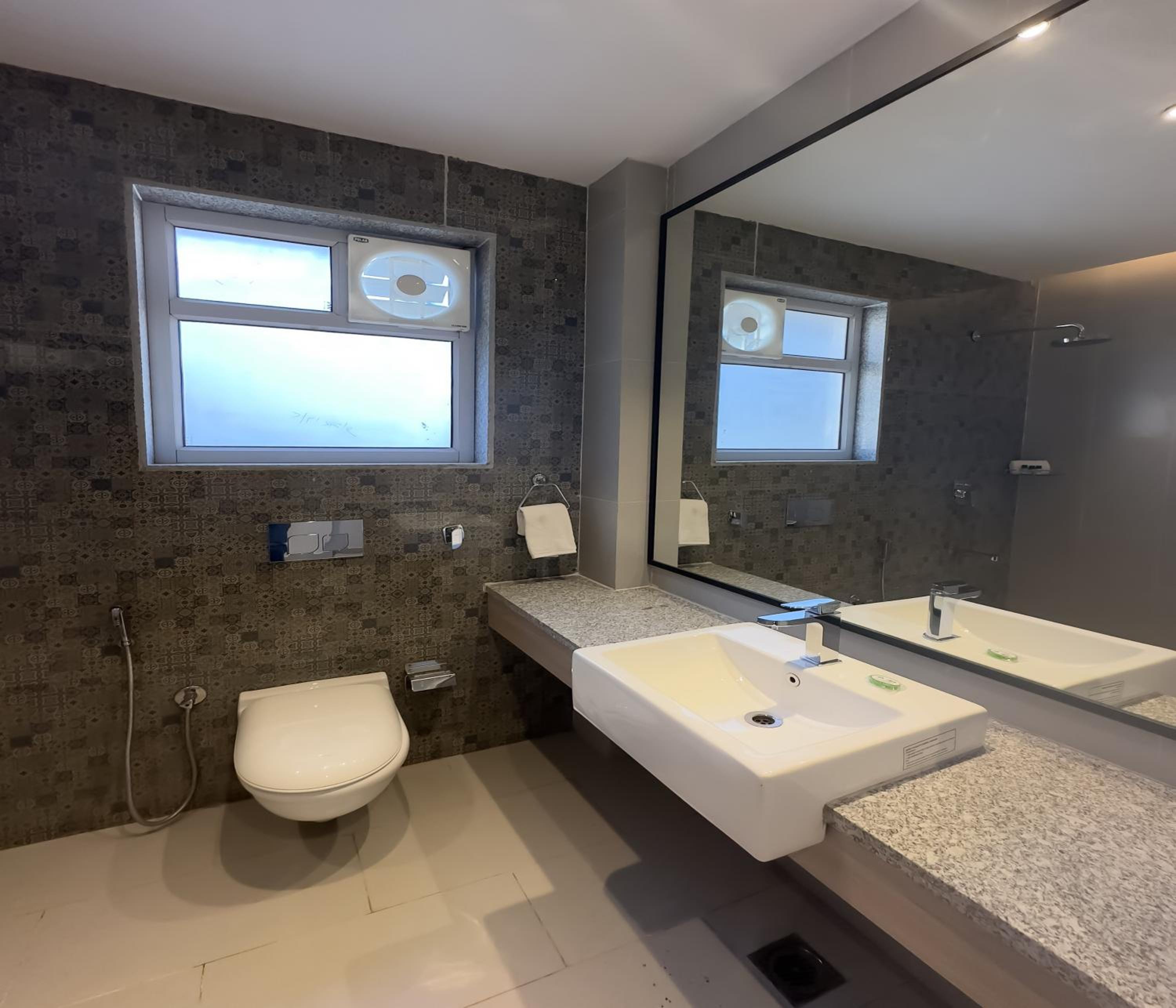 Deluxe Room - Photo 5