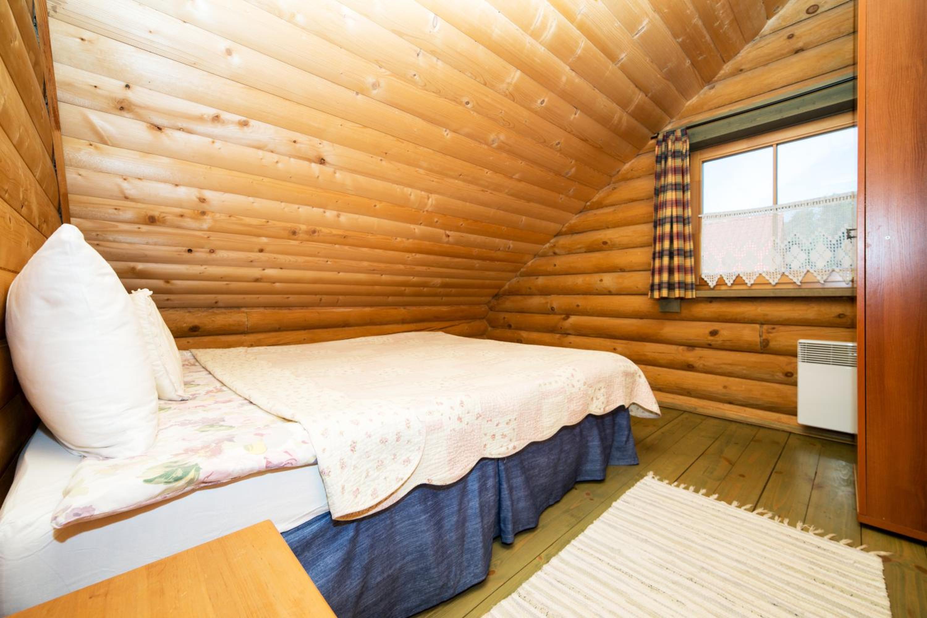 Three-Bedroom House - Photo 40