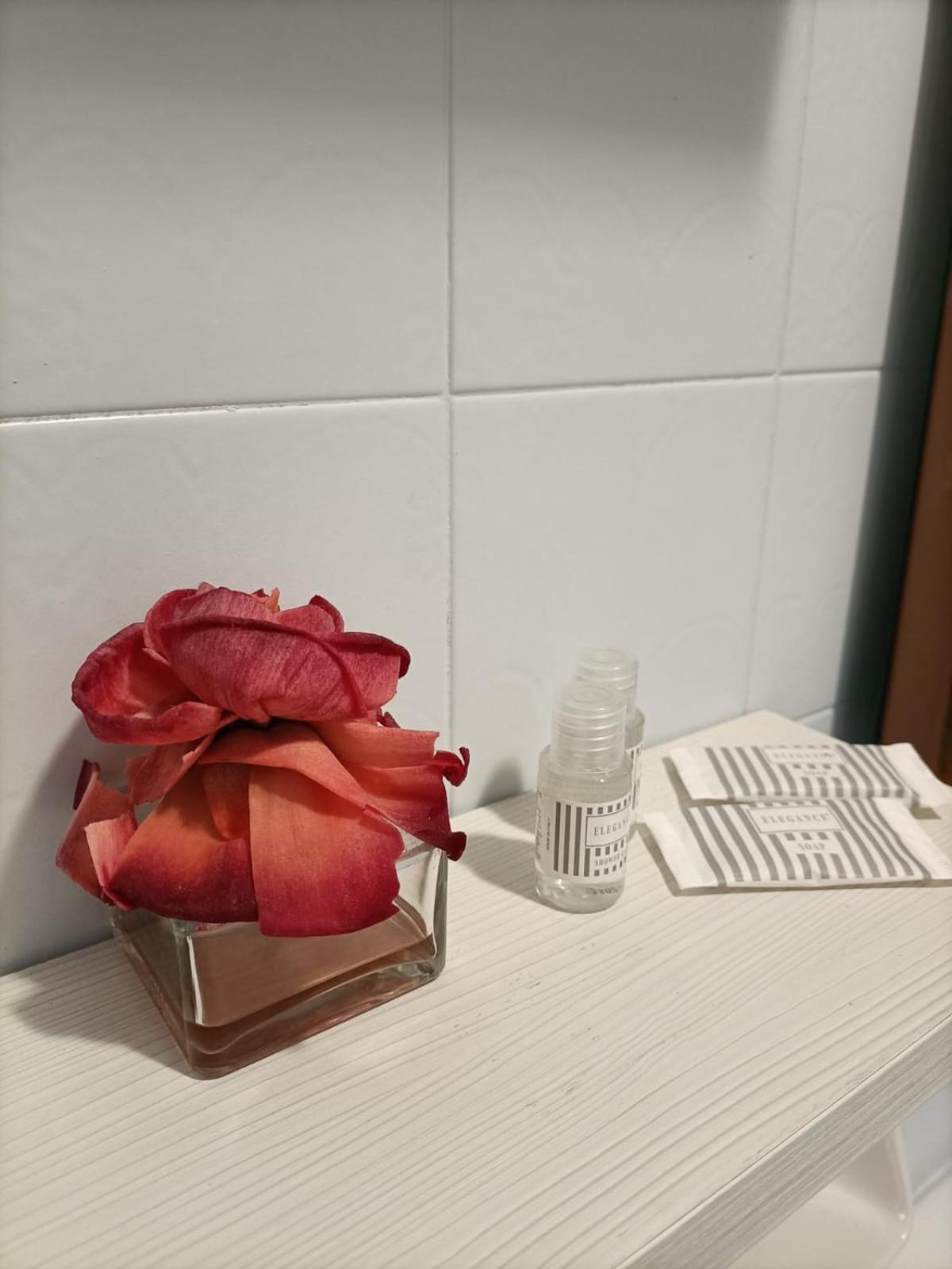Double Room with Private Bathroom - Photo 4