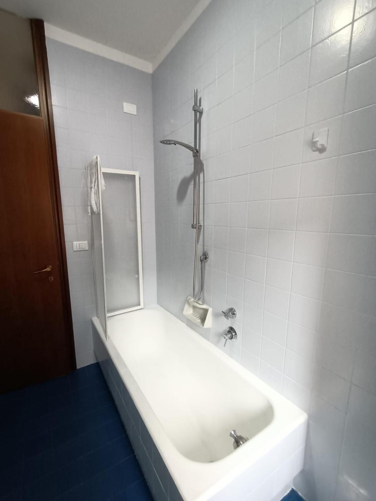 Double Room with Private Bathroom - Photo 5