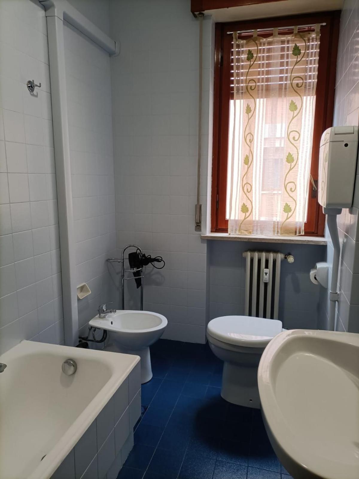 Double Room with Private Bathroom - Photo 2