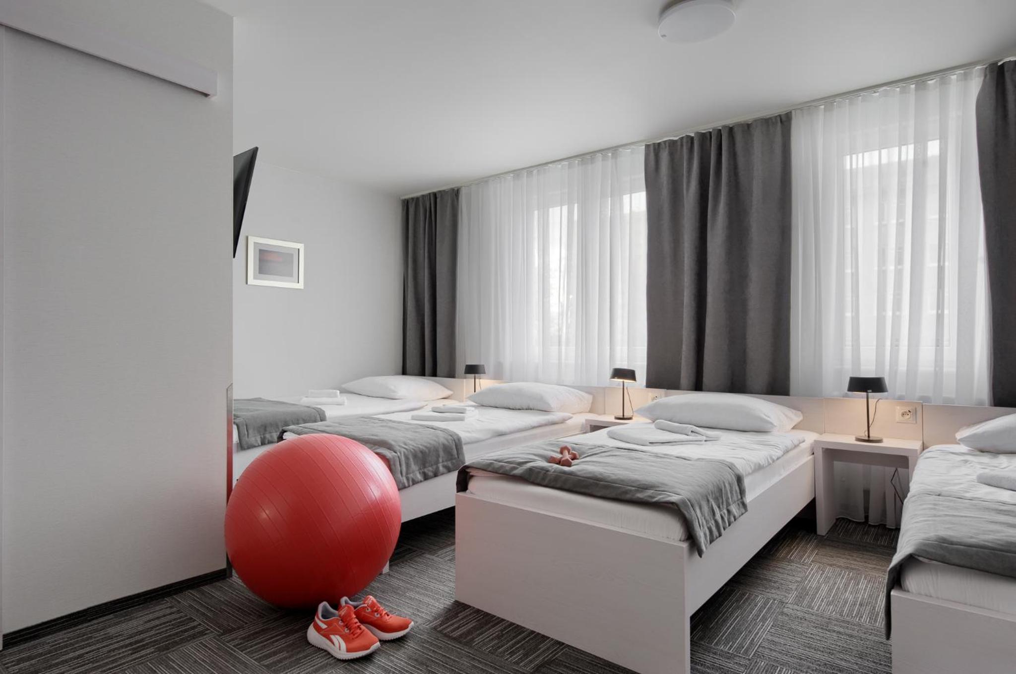 Deluxe Quadruple Room - Photo 1