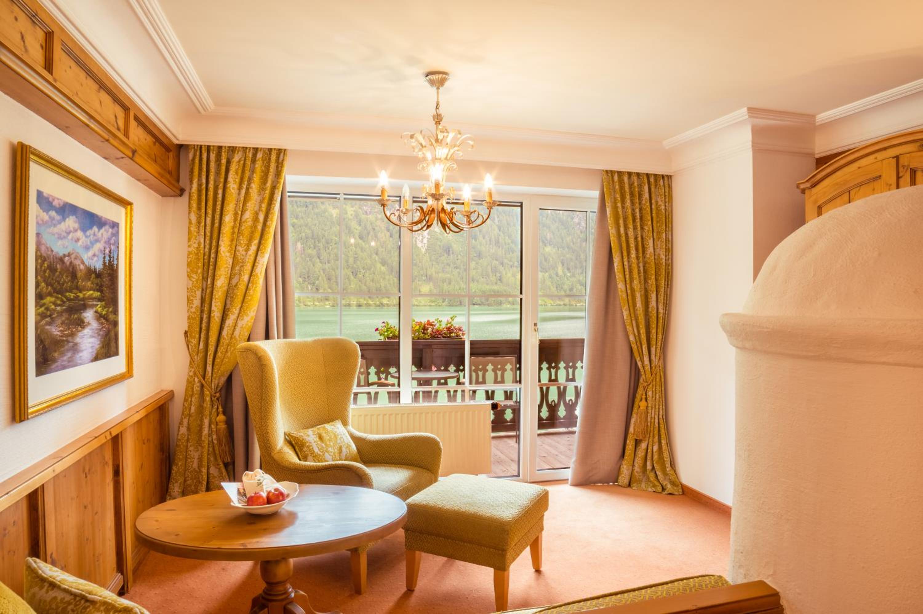 Classic Double Room with Balcony and Lake View - Photo 3