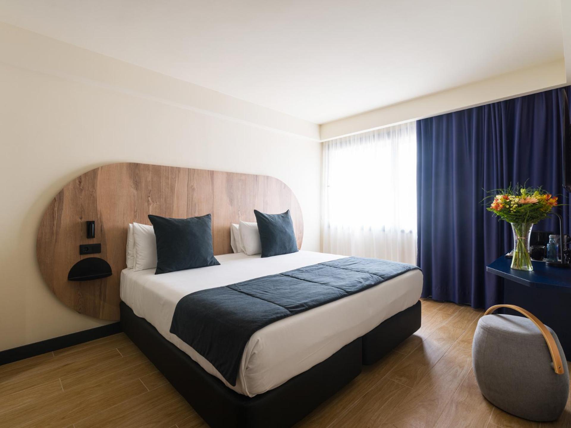 Double or Twin Room with Sea View