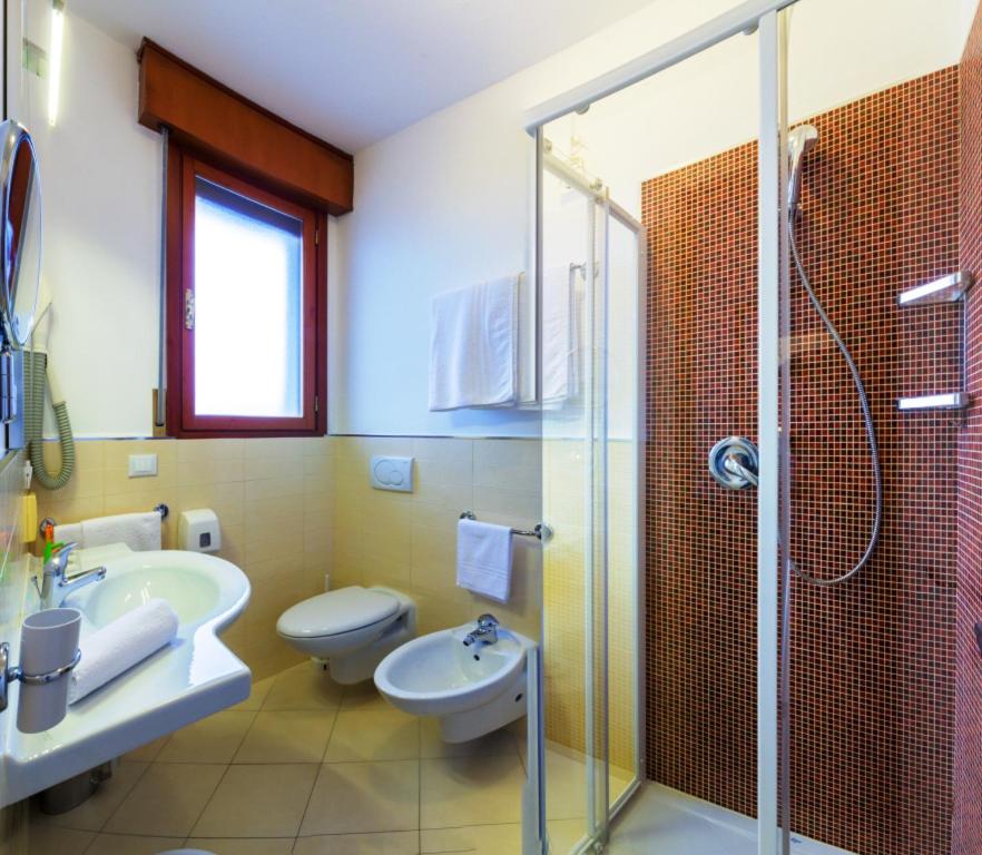 Standard Double Room - Photo 2
