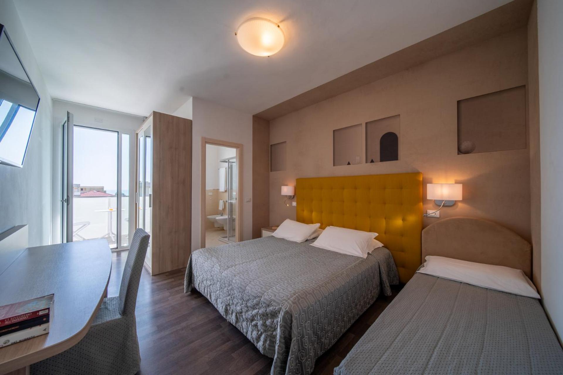 Deluxe Double or Twin Room - Photo 6