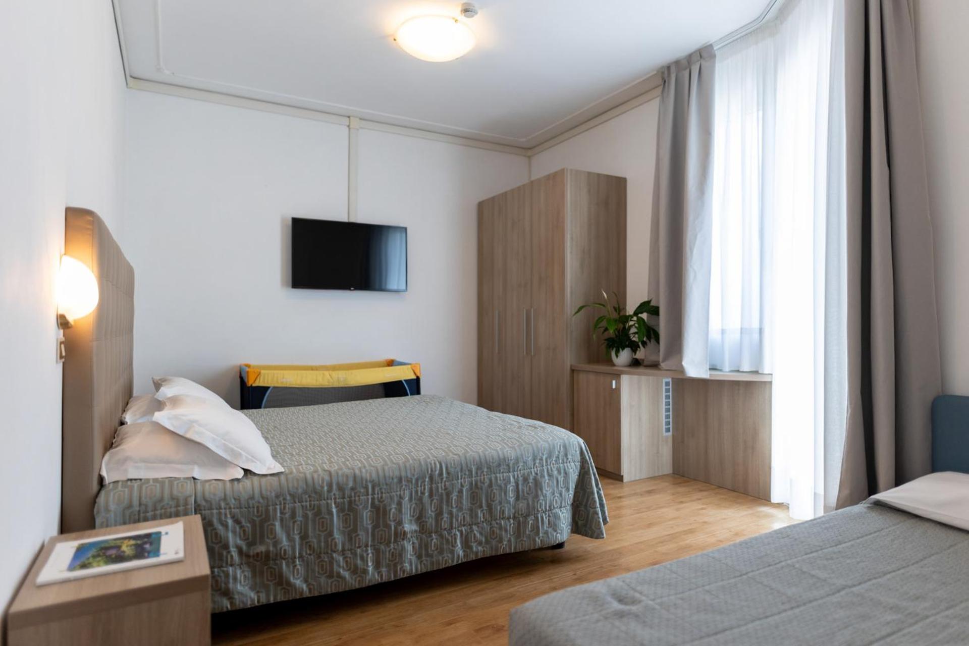 Superior Quadruple Room - Photo 3