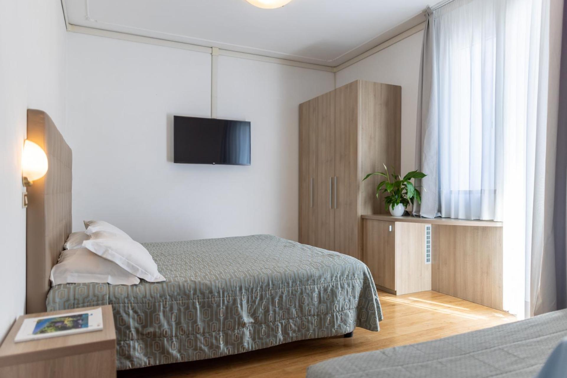 Superior Quadruple Room - Photo 1