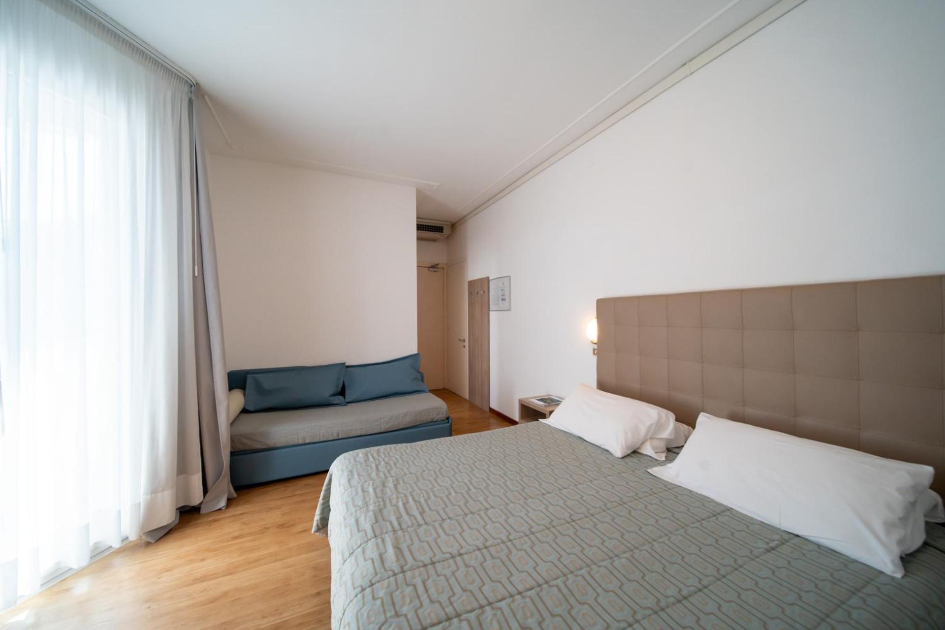 Superior Quadruple Room - Photo 6