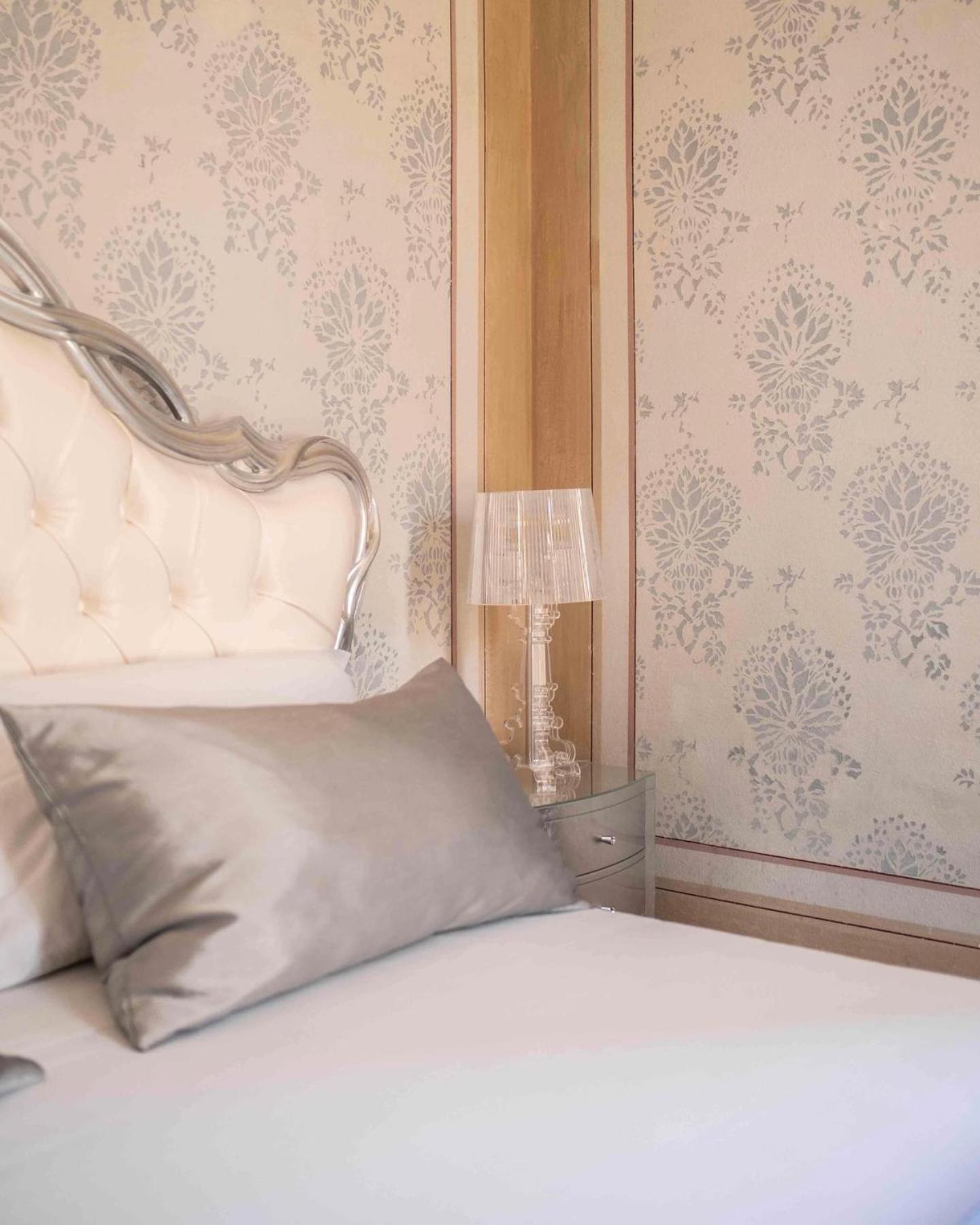 Double Room with Spa Bath - Photo 3