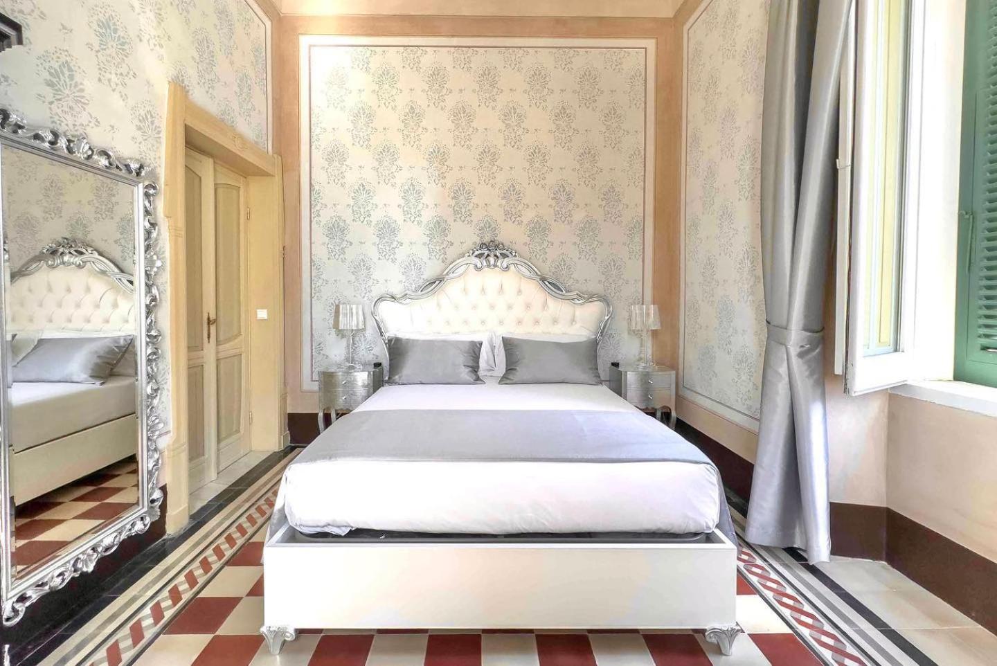 Double Room with Spa Bath - Photo 1