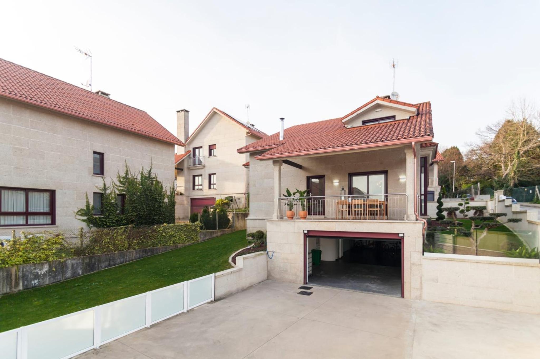Three-Bedroom House photo 2