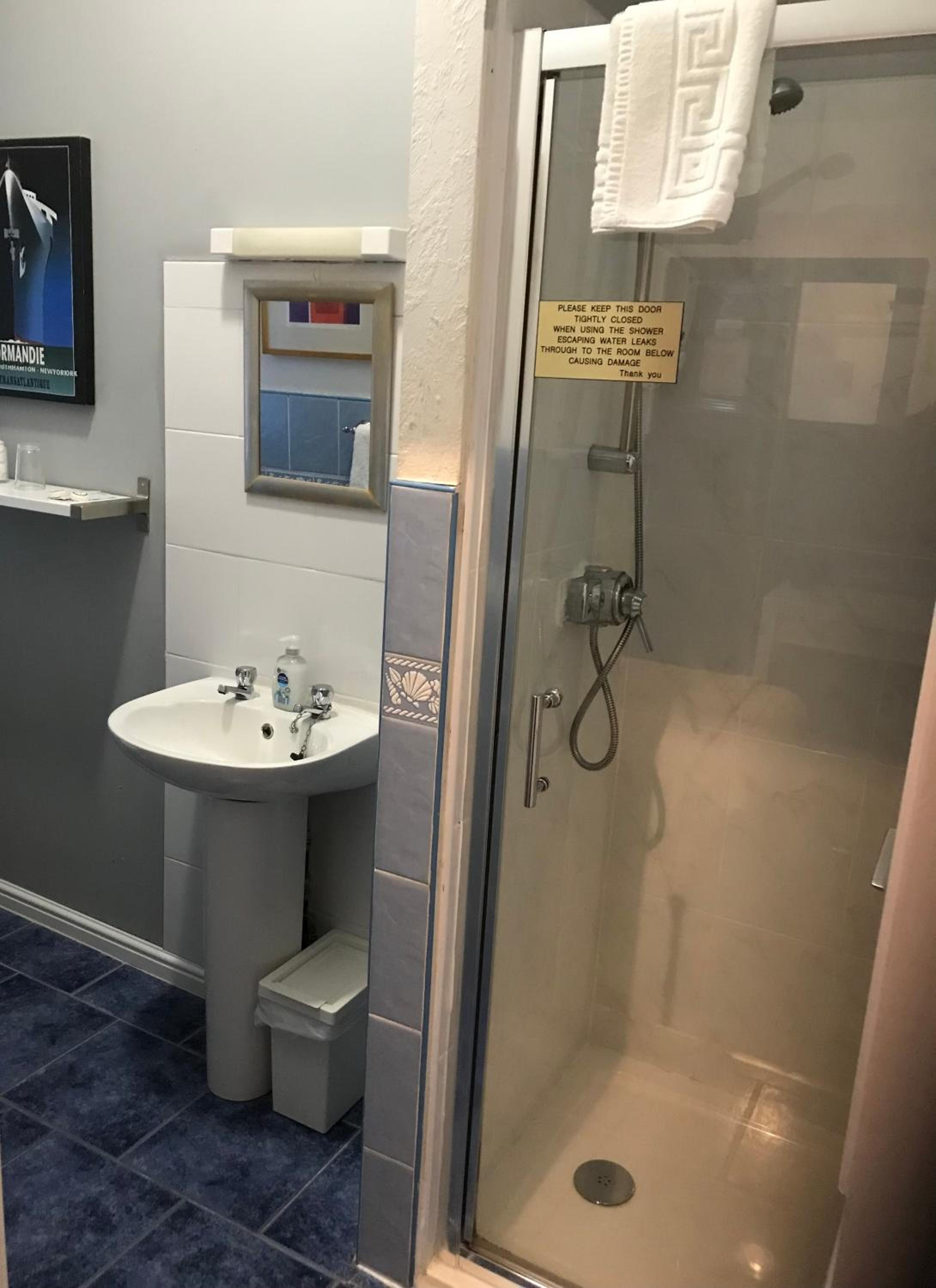 Budget Single Room photo 2