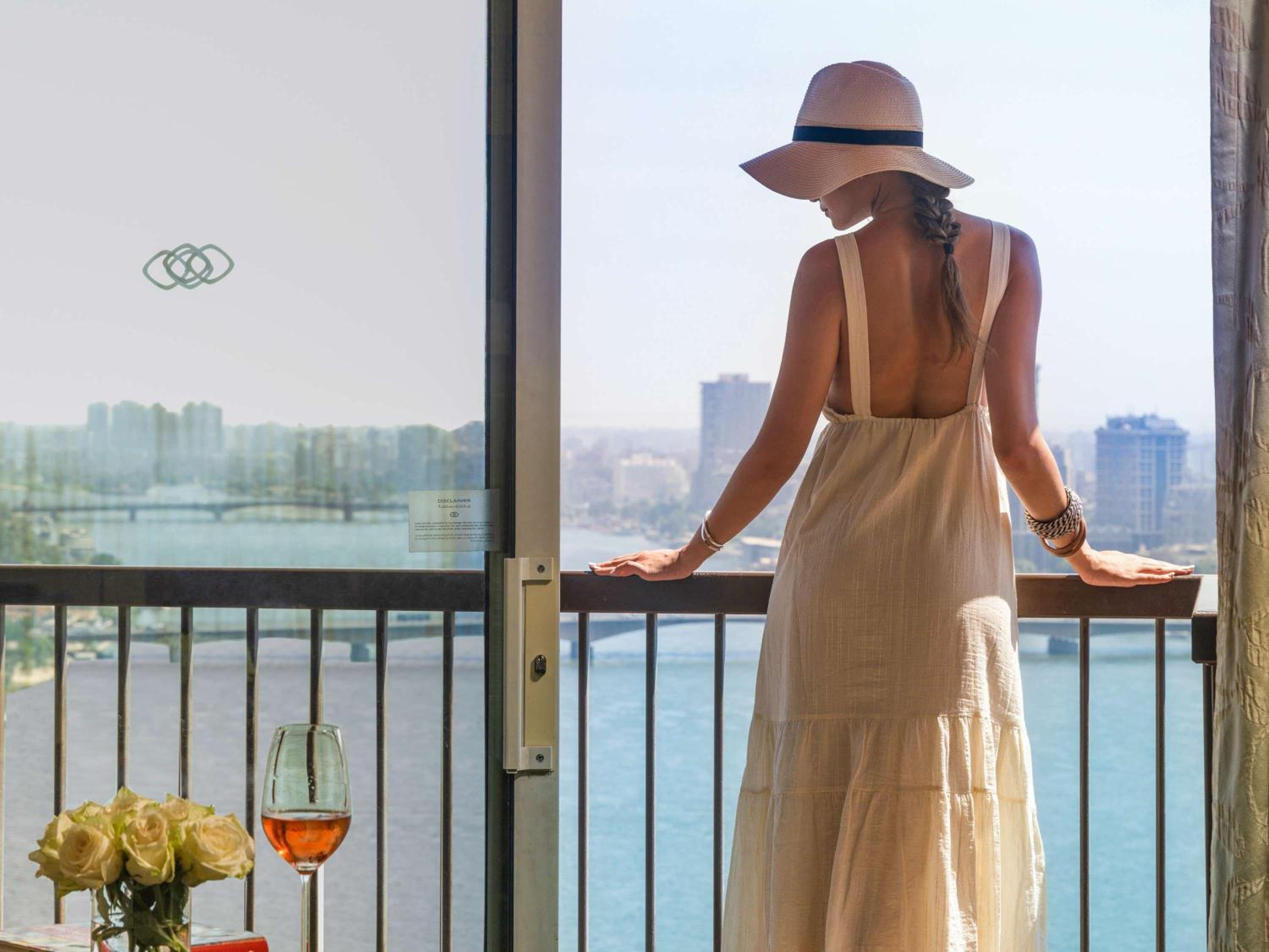 Luxury King Room with Club Millesime Access and Full Nile View thumbnail 5