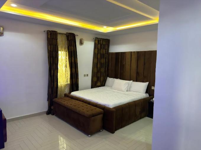 Standard King Room photo 1