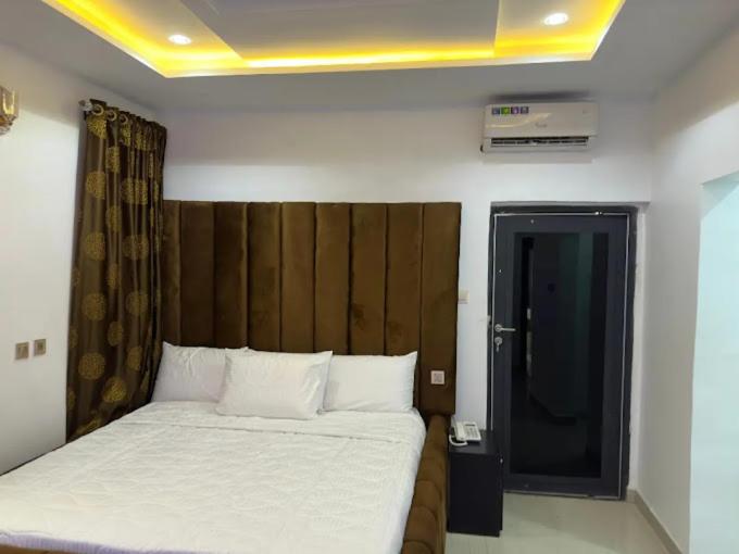 Standard King Room photo 2