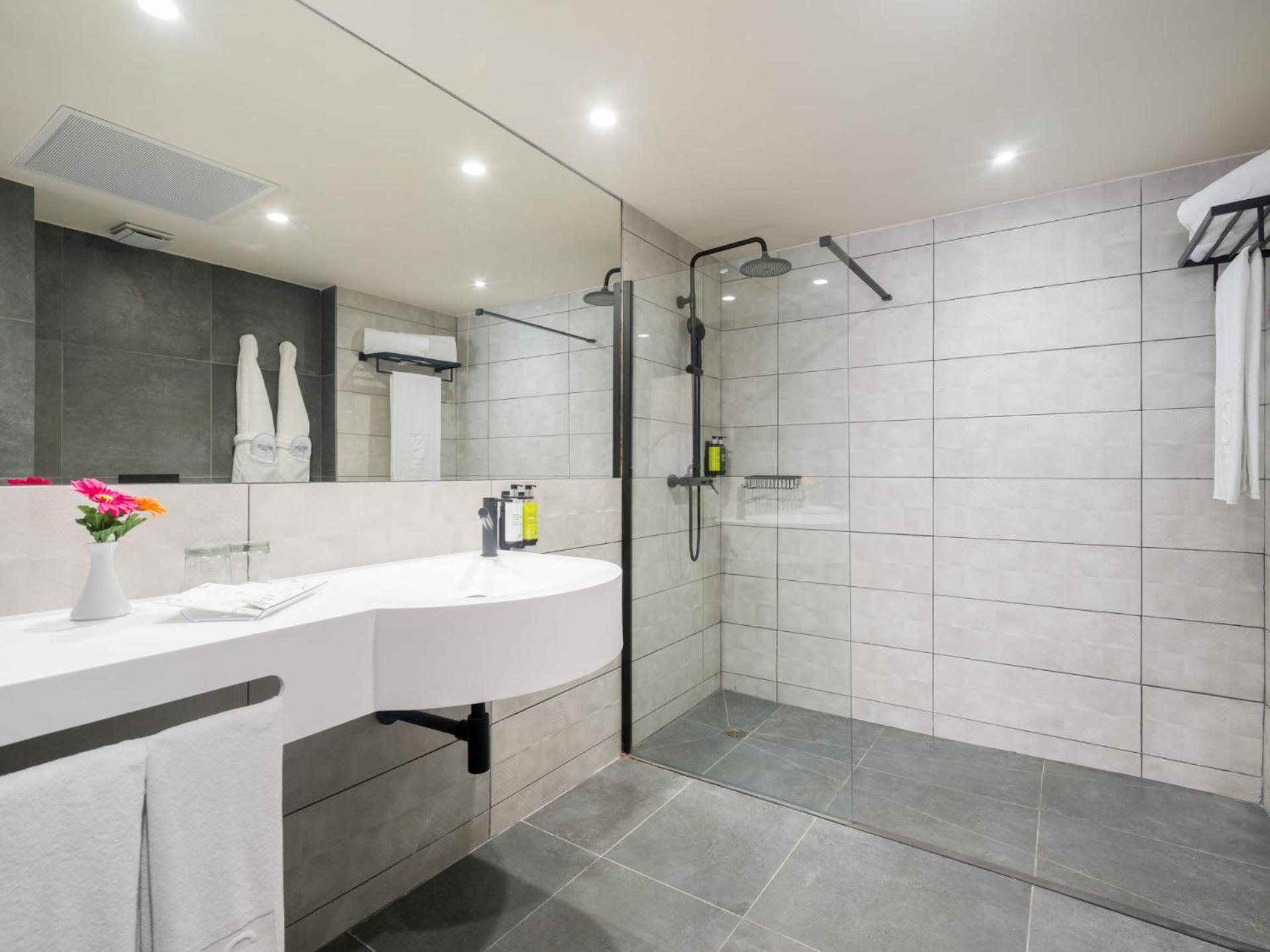 Double or Twin Room with Sea View