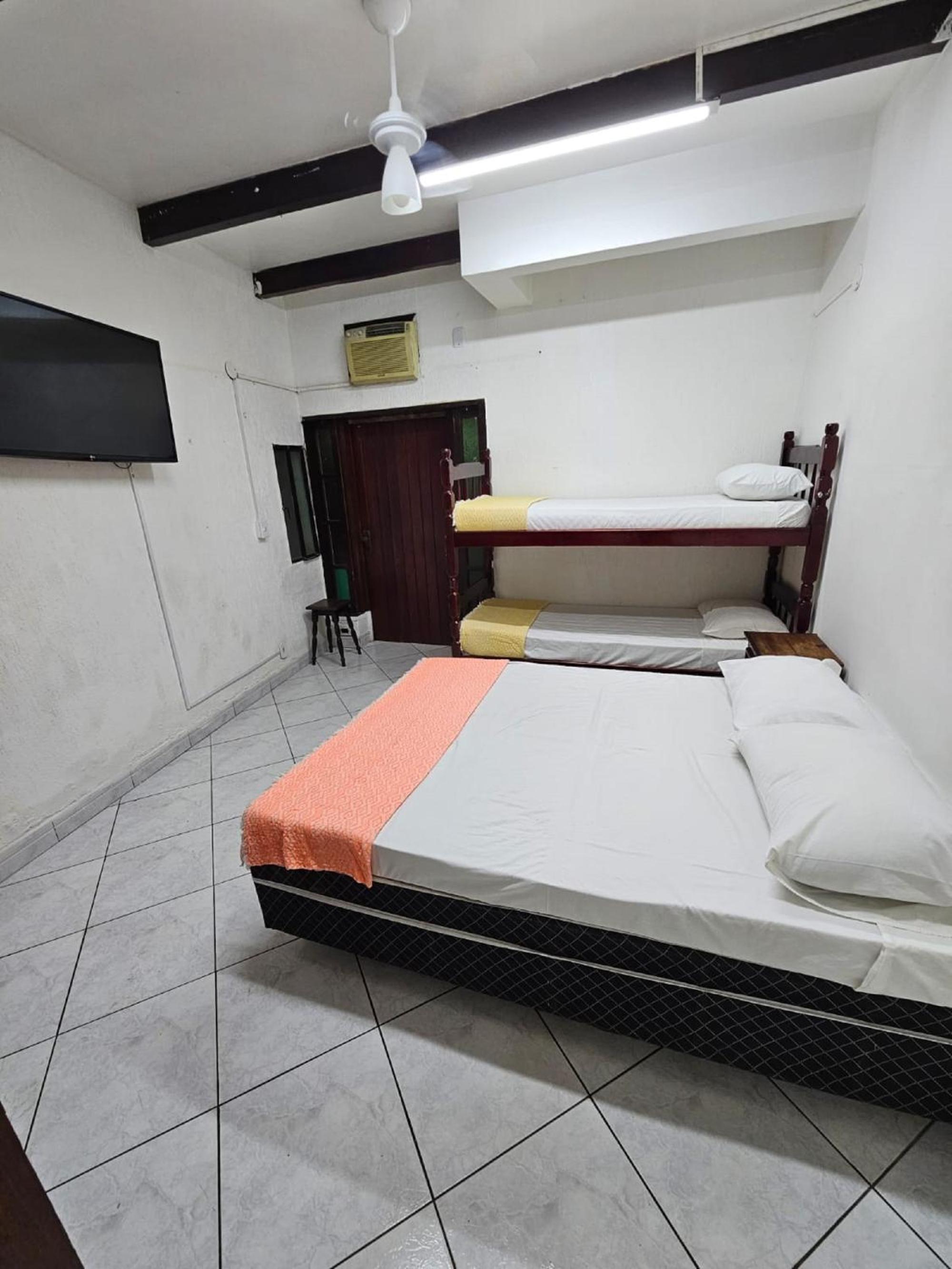 Economy Quadruple Room - Photo 9