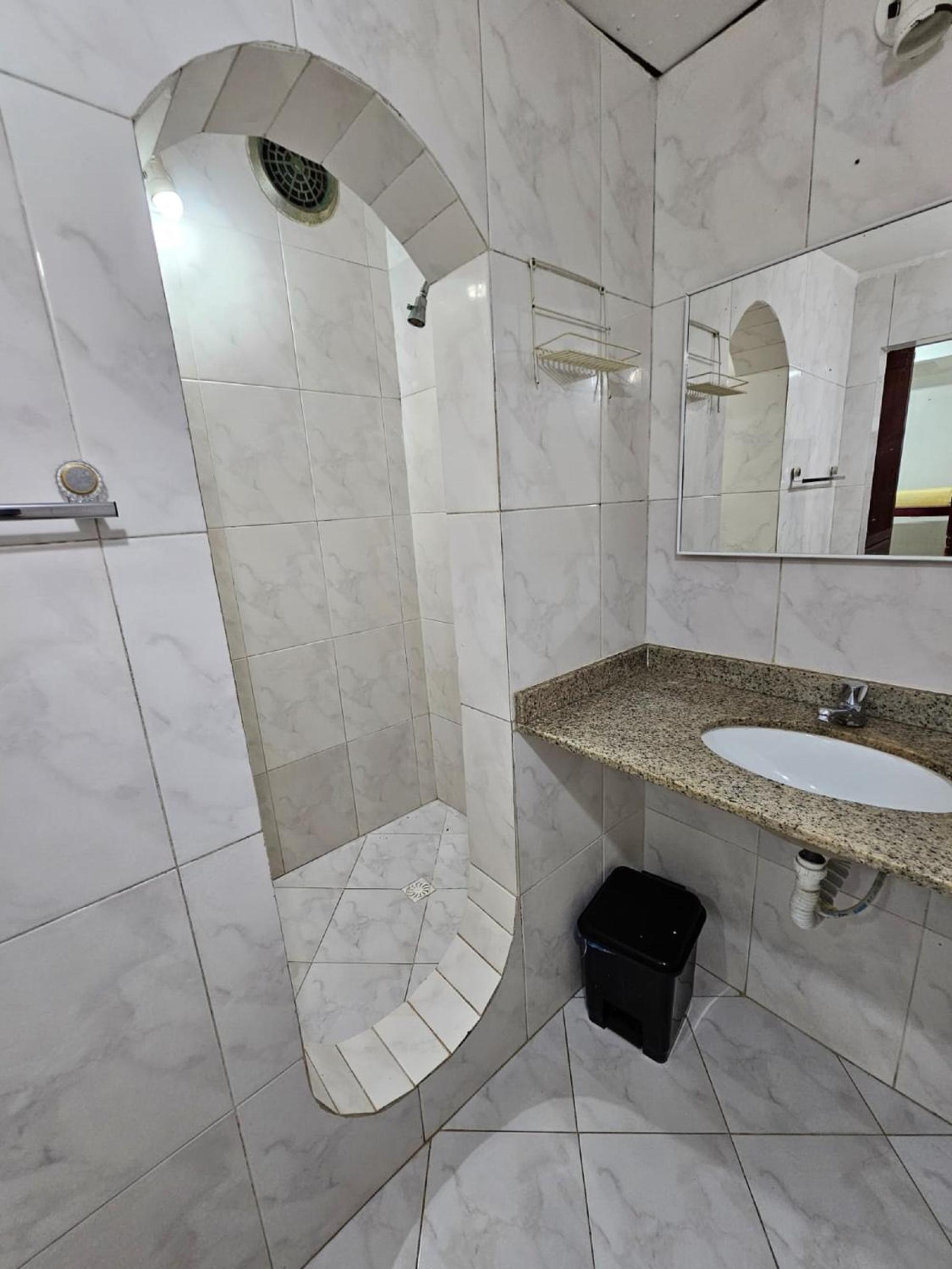 Economy Quadruple Room - Photo 7