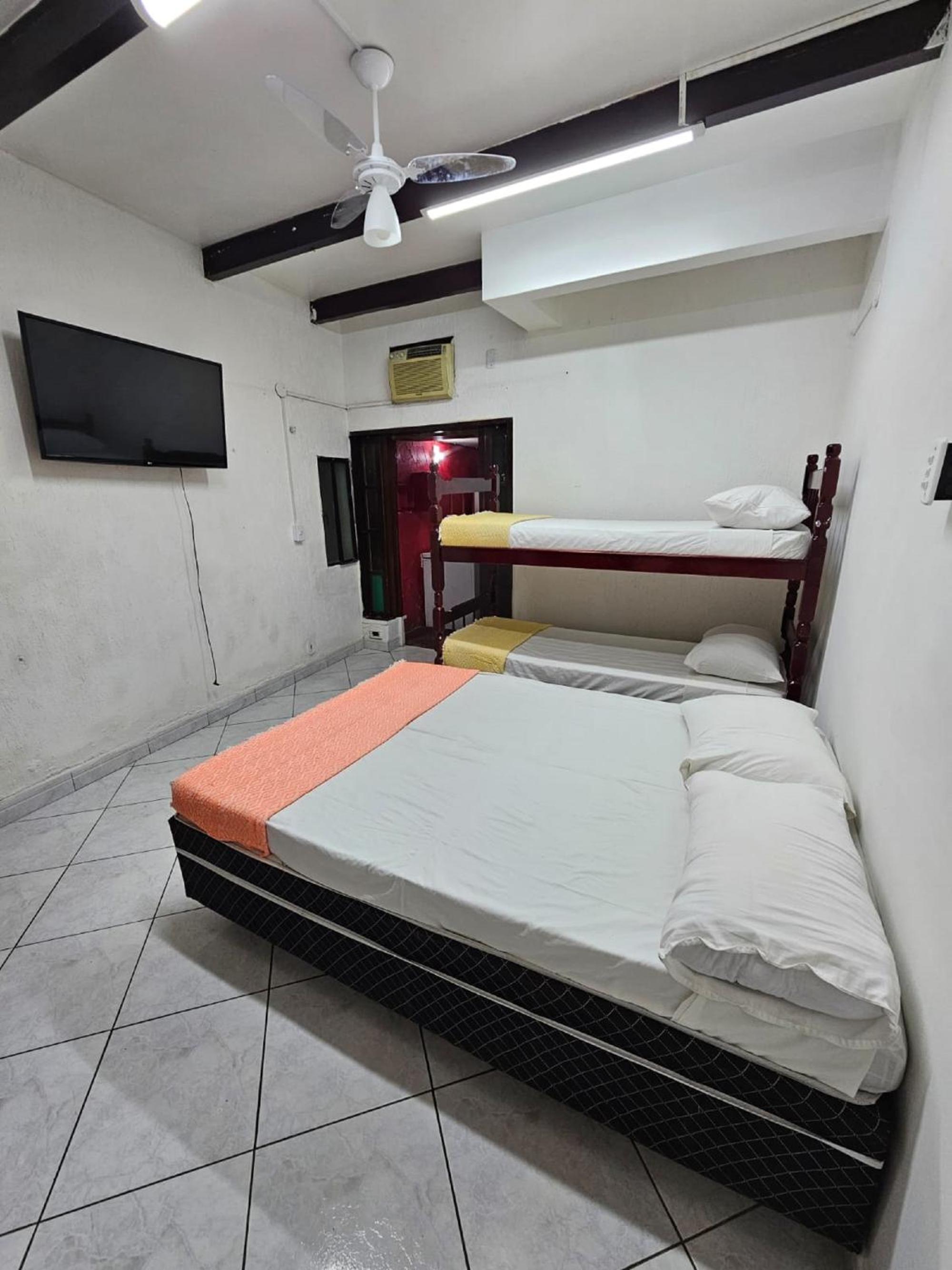 Economy Quadruple Room - Photo 11
