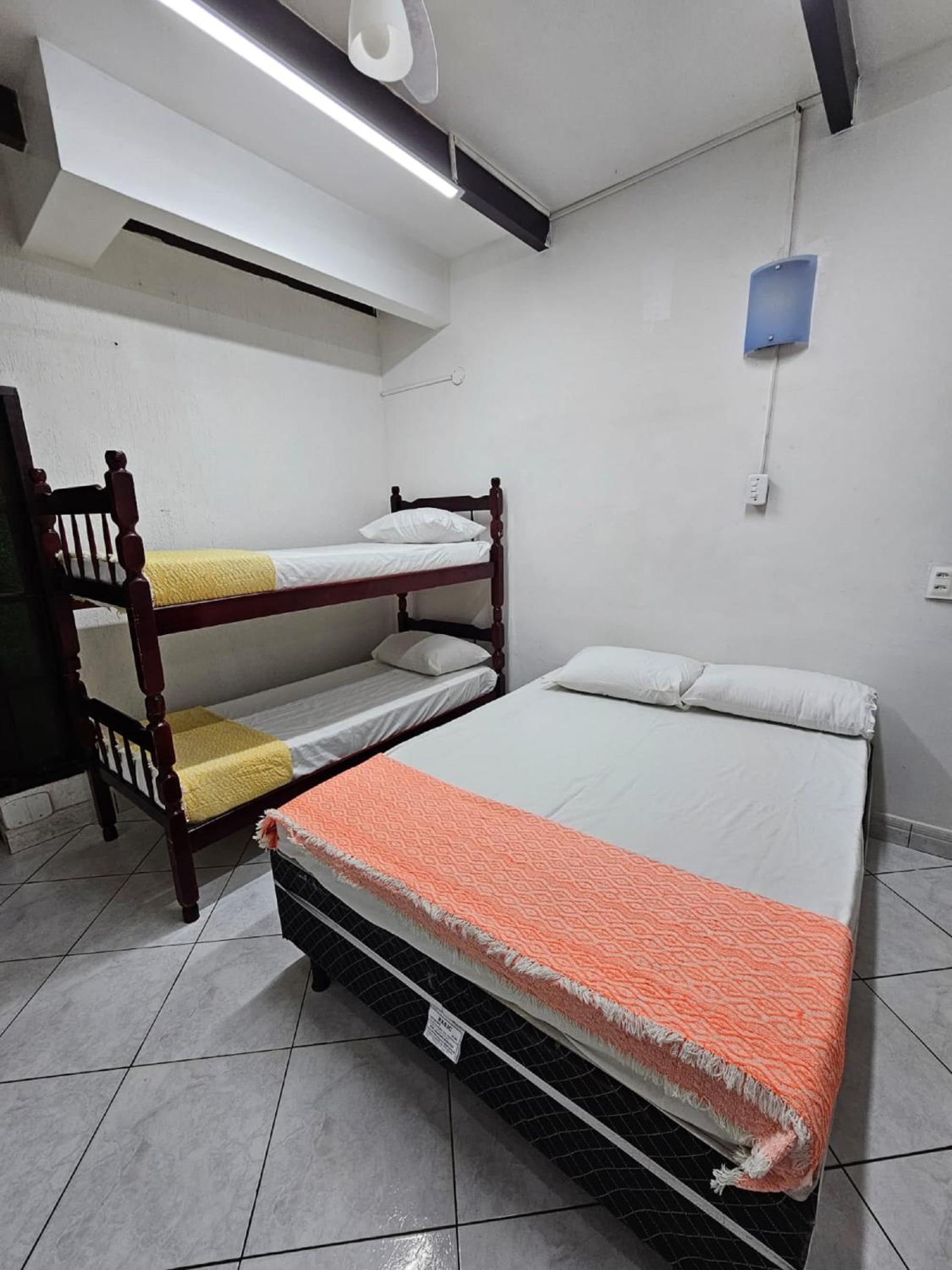 Economy Quadruple Room - Photo 4