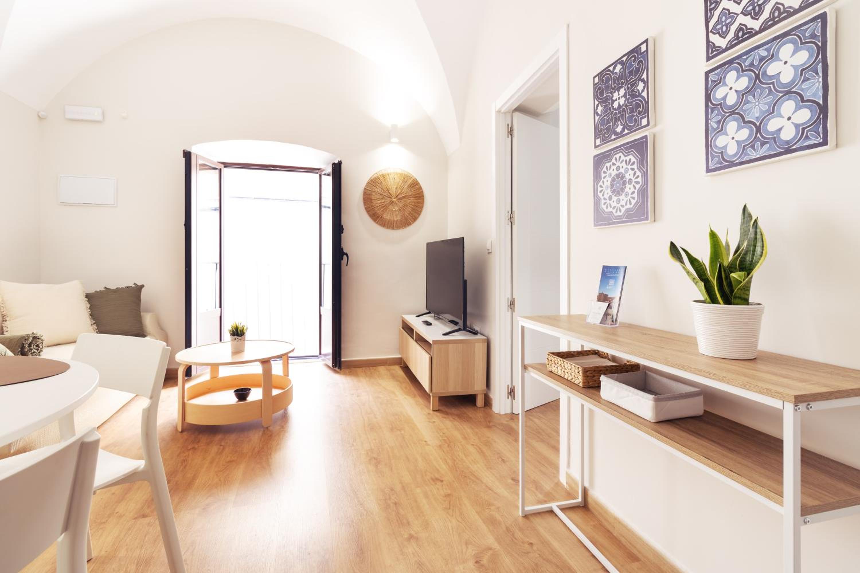 One-Bedroom Apartment - Photo 9
