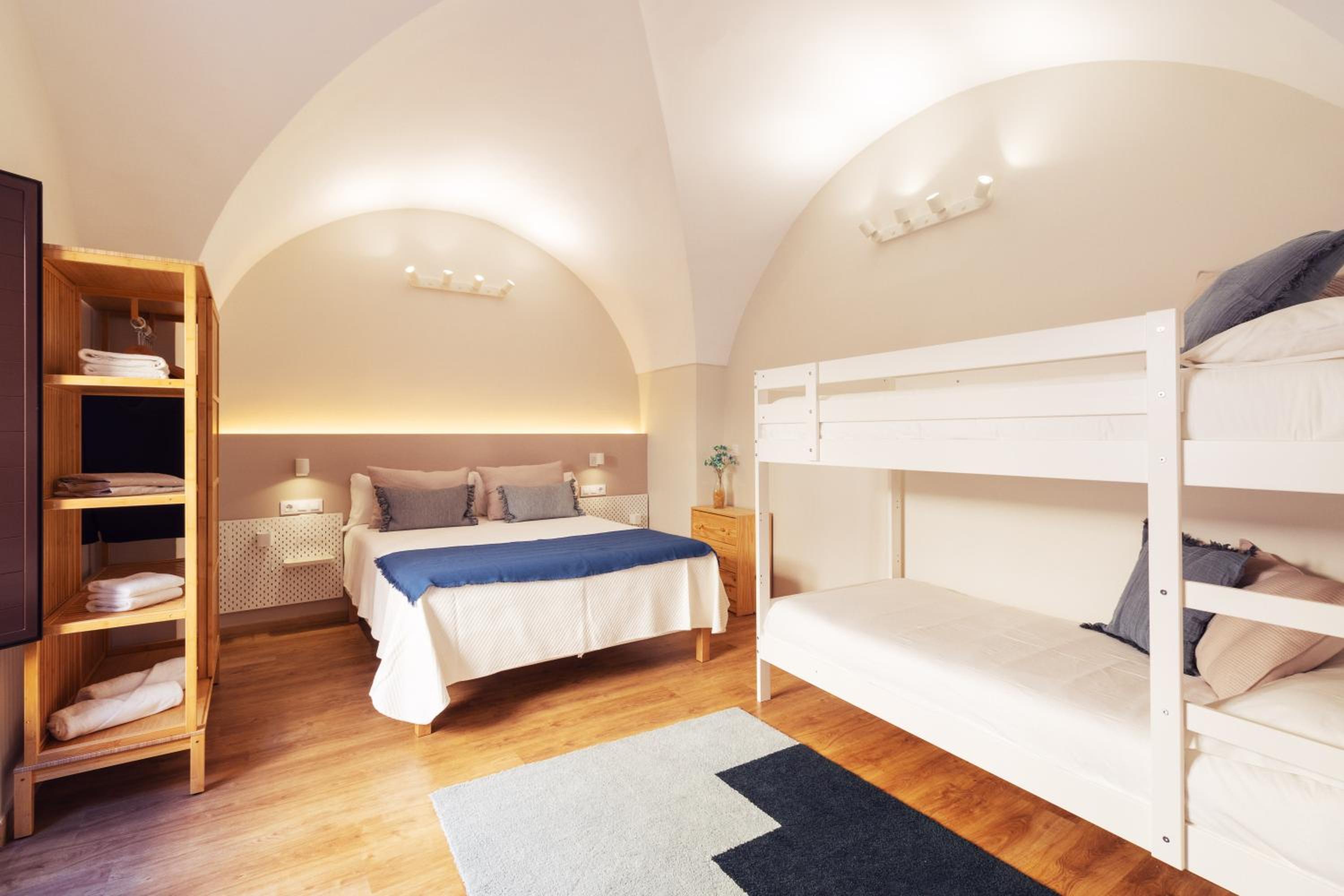 One-Bedroom Apartment - Photo 1