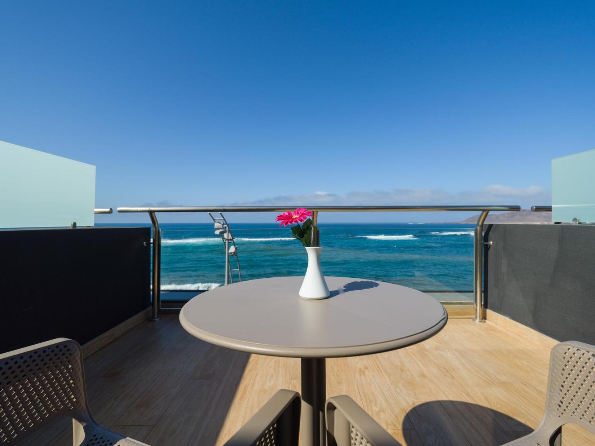 Deluxe Double Room with Balcony and Sea View - Photo 14