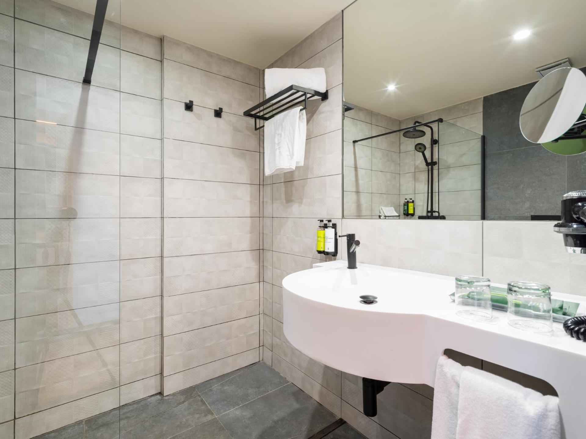Deluxe Double Room with Balcony and Sea View - Photo 15