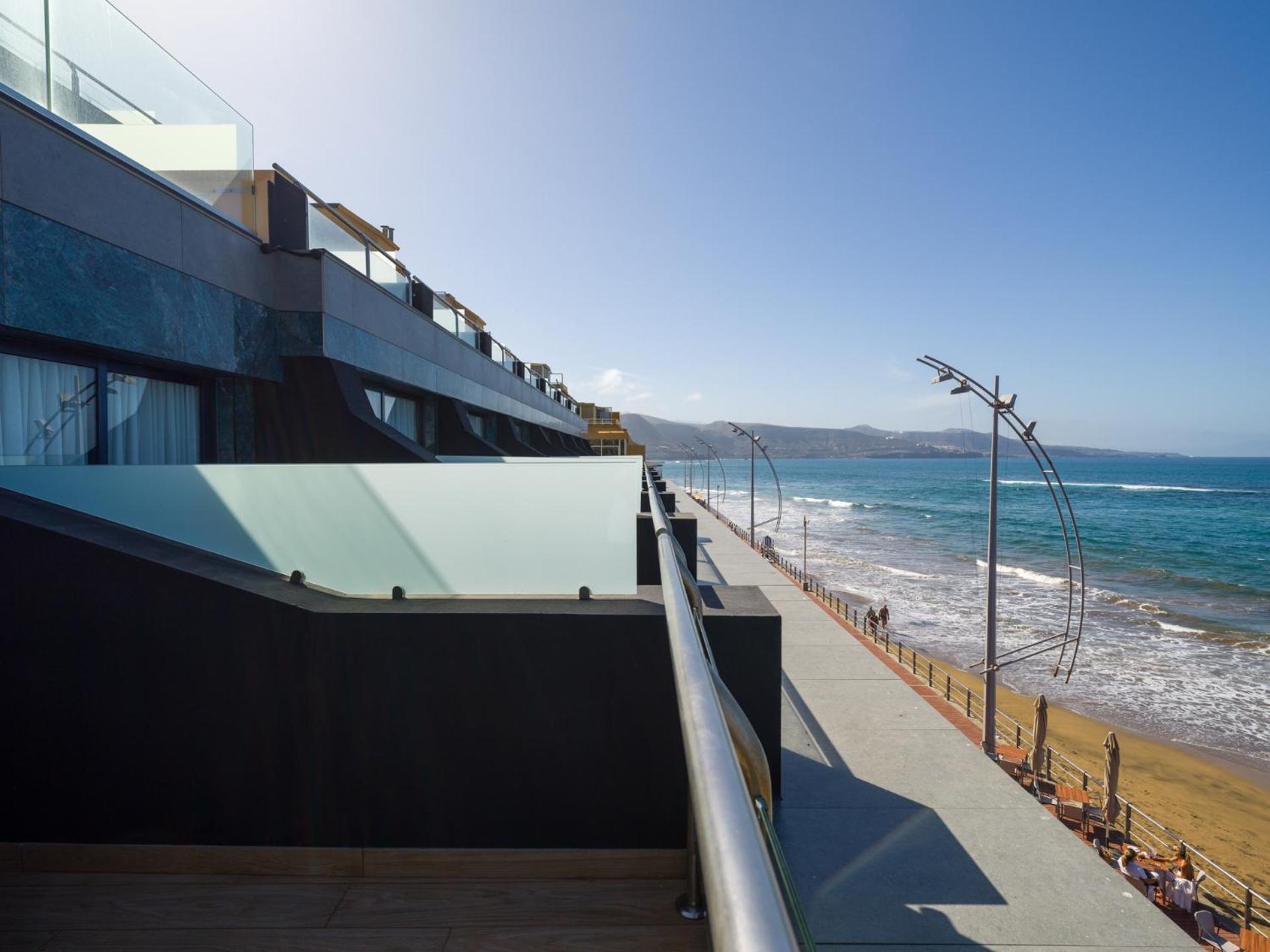 Deluxe Double Room with Balcony and Sea View - Photo 12