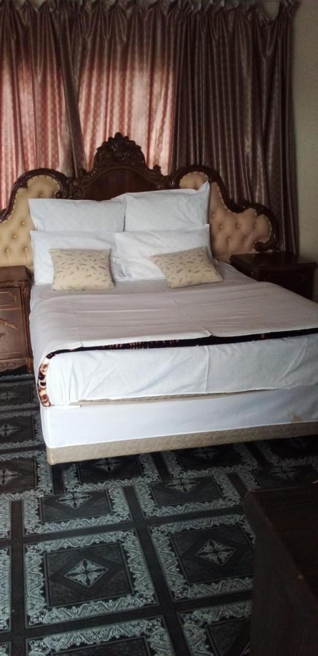 Single Room With Private Bathroom photo 2