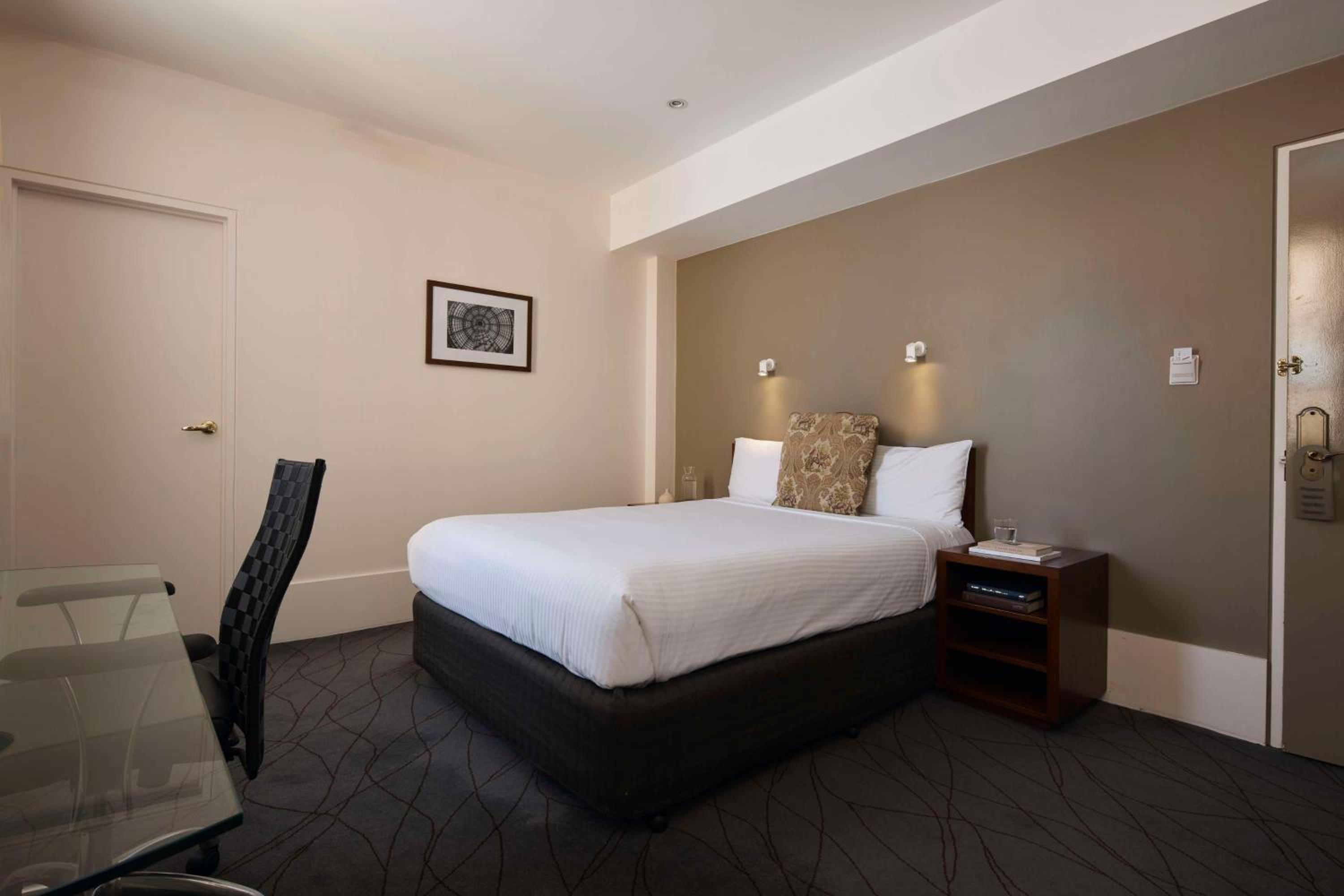 Heritage Queen Room