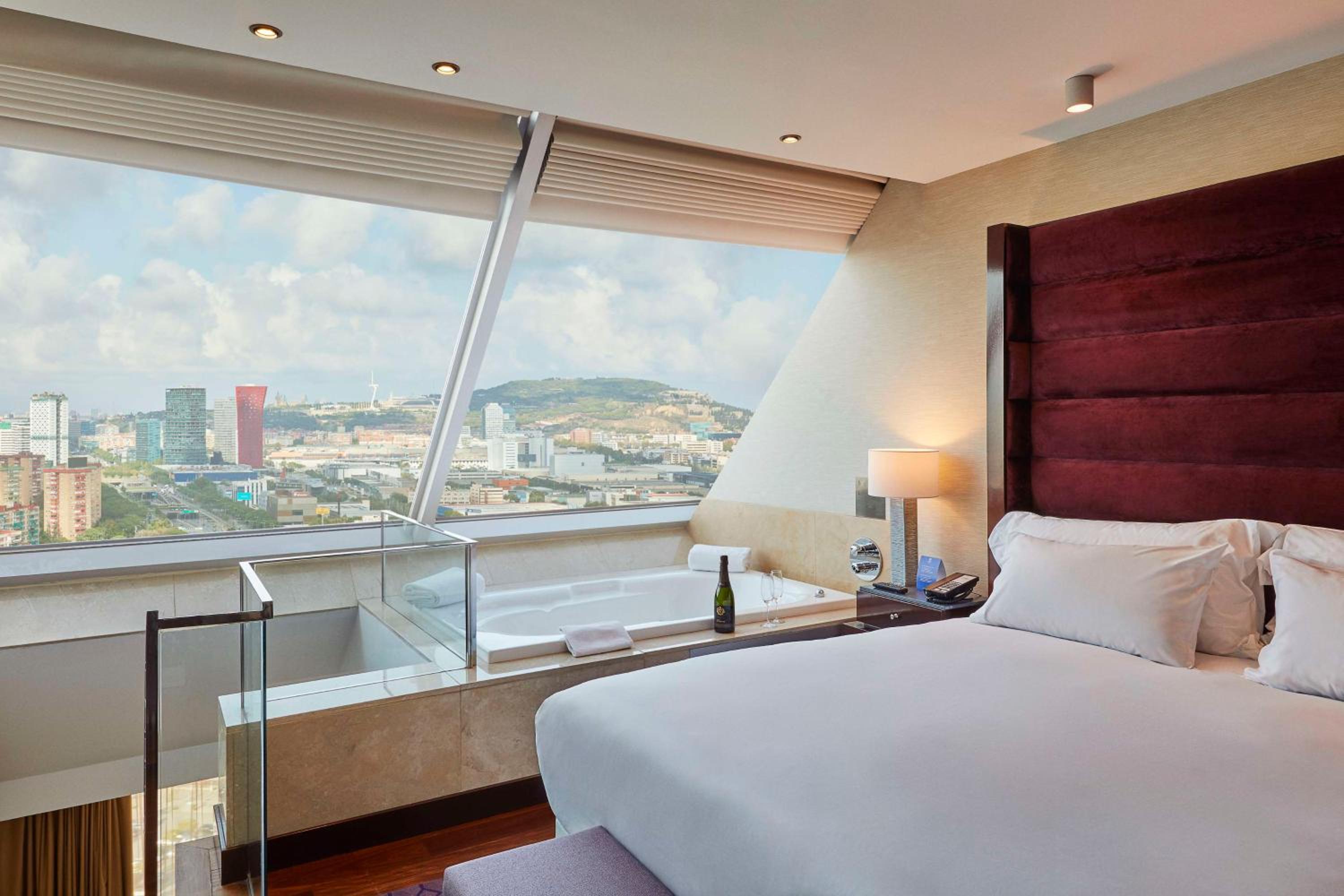 Loft With Panoramic View - Photo 9