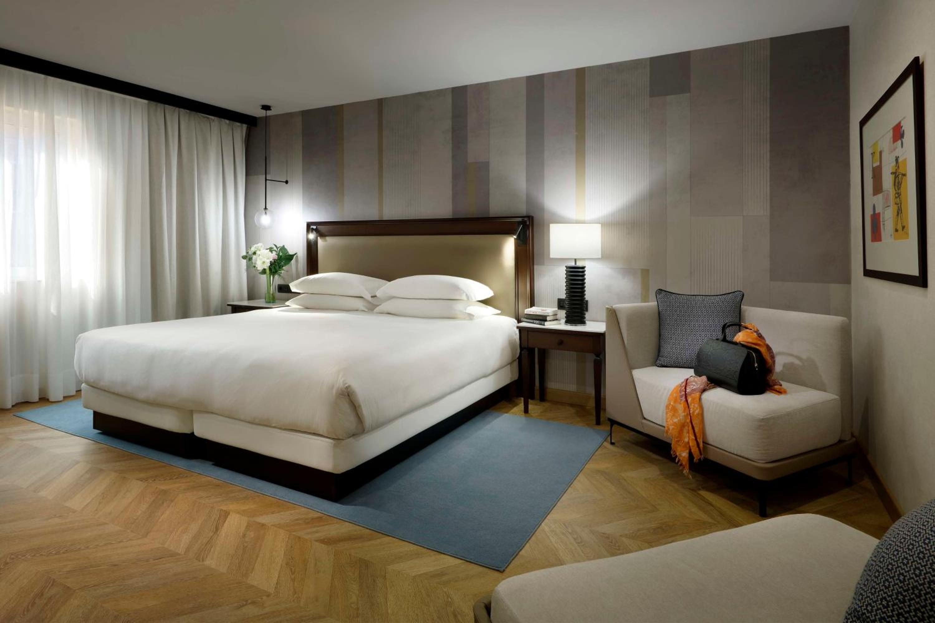 Deluxe King Room - Photo 1