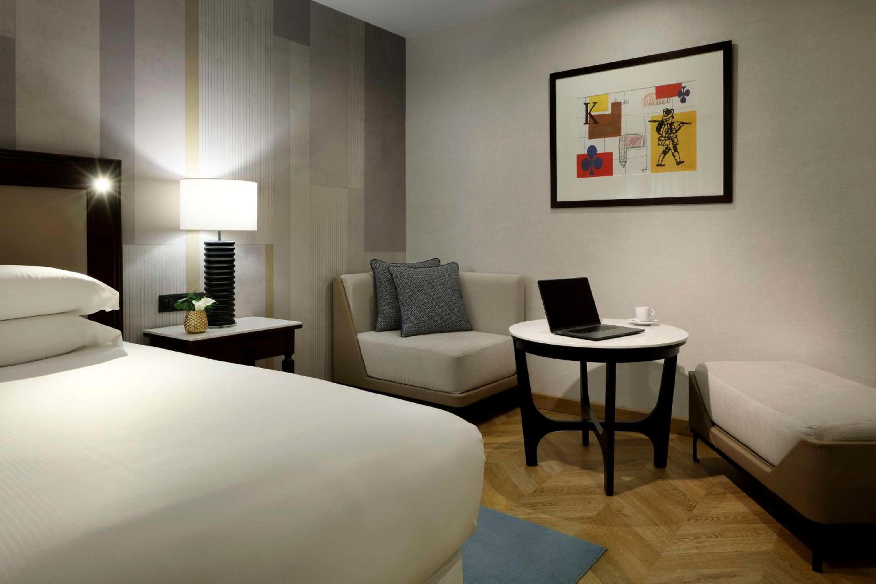 Deluxe King Room with Terrace - Photo 2