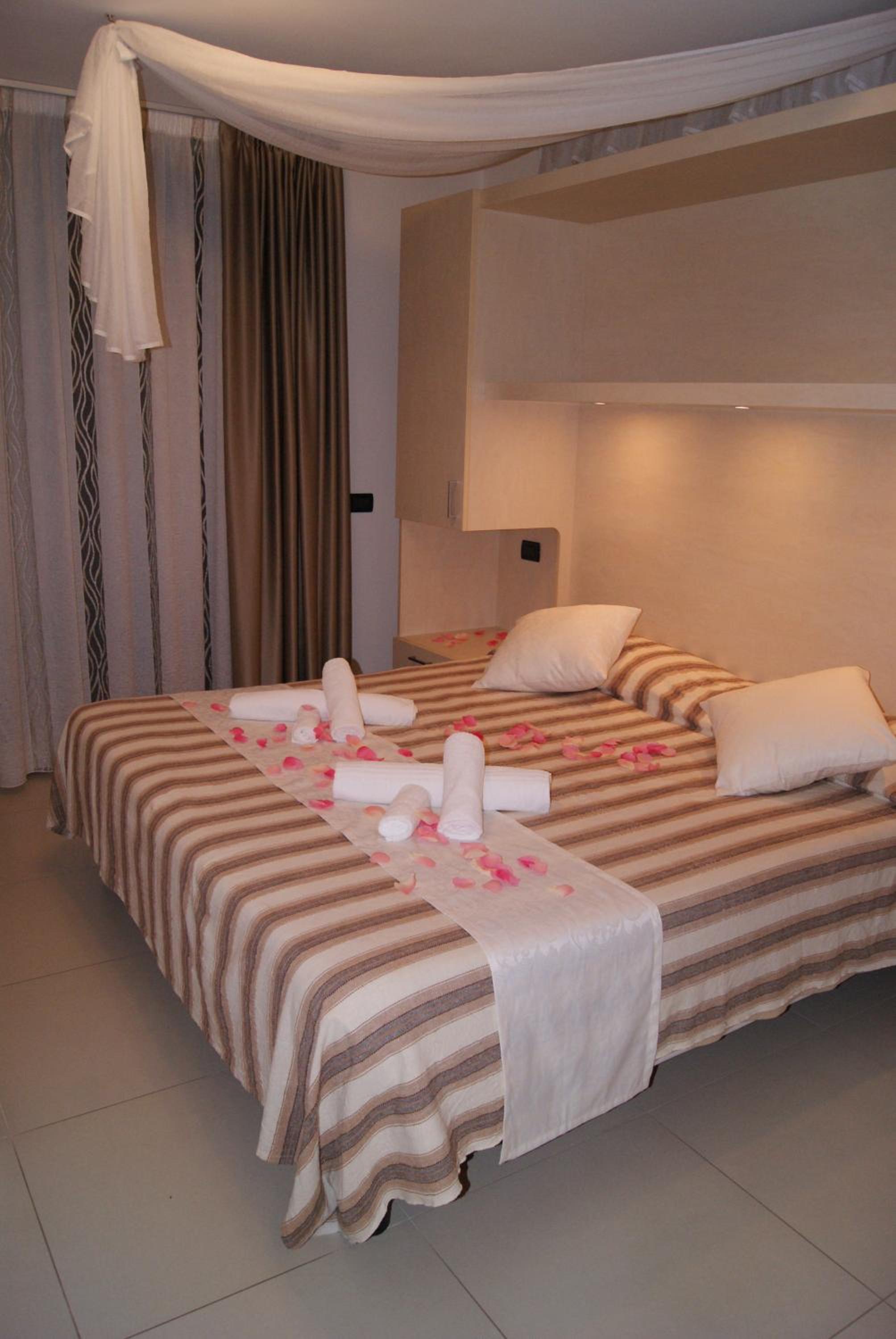 One-Bedroom Suite (2 Adults)