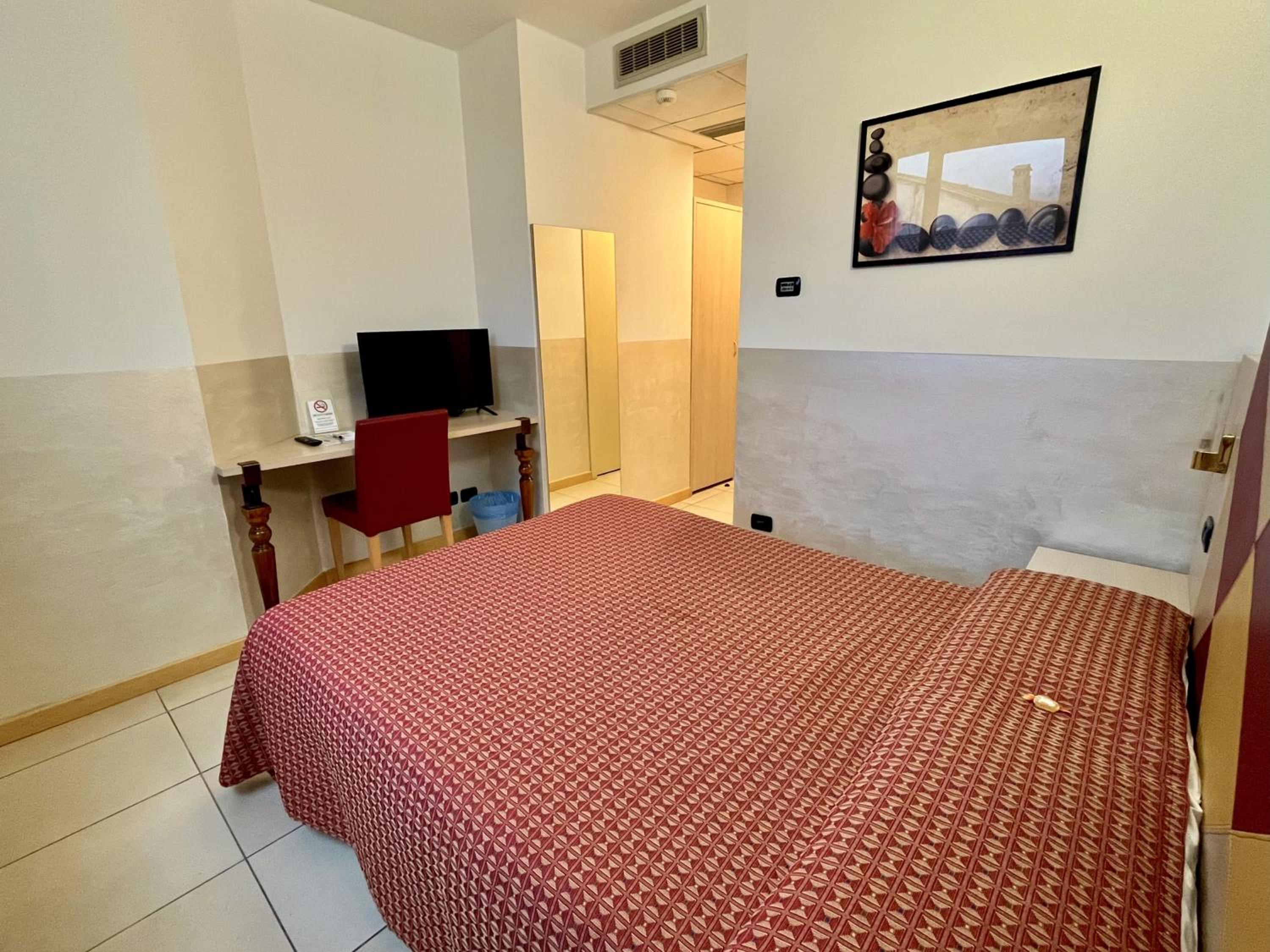 Small Double Room photo 2